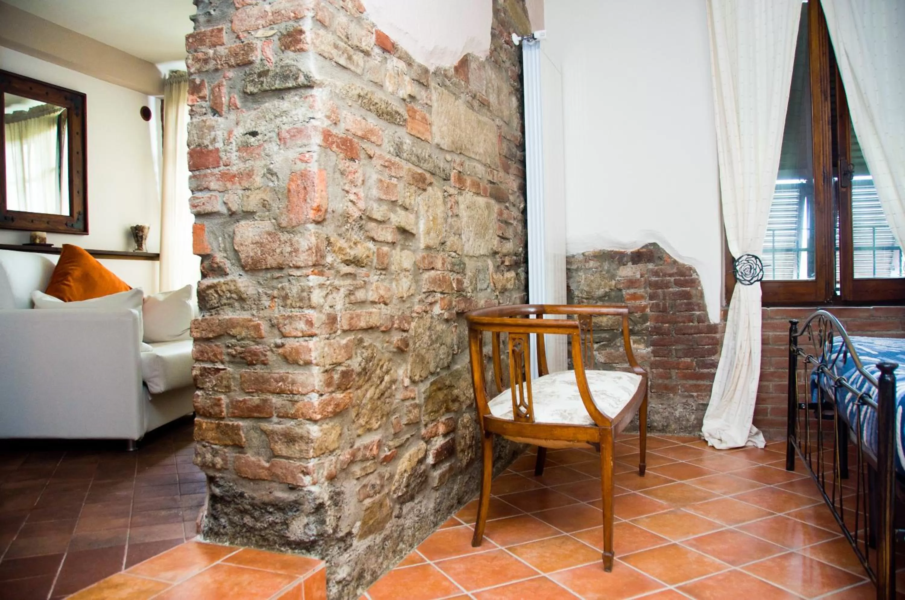 Photo of the whole room in B&B Borgo Cortese