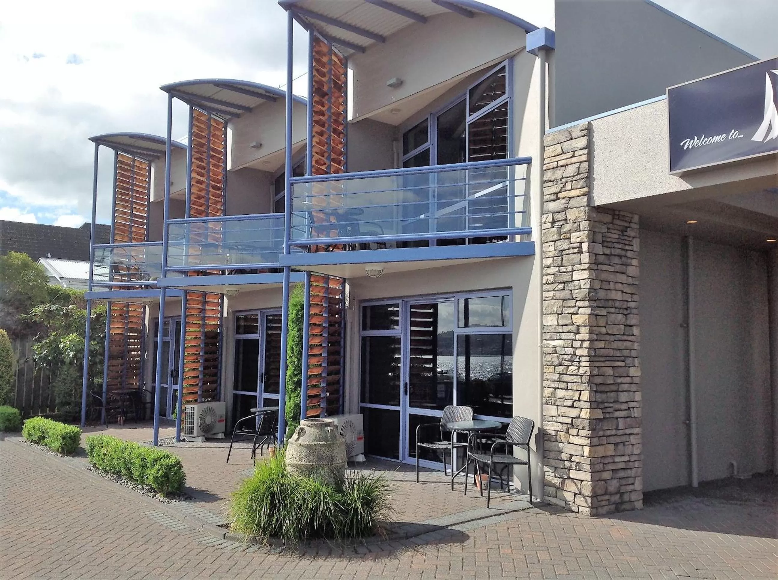 Property building in Sails on the Lake