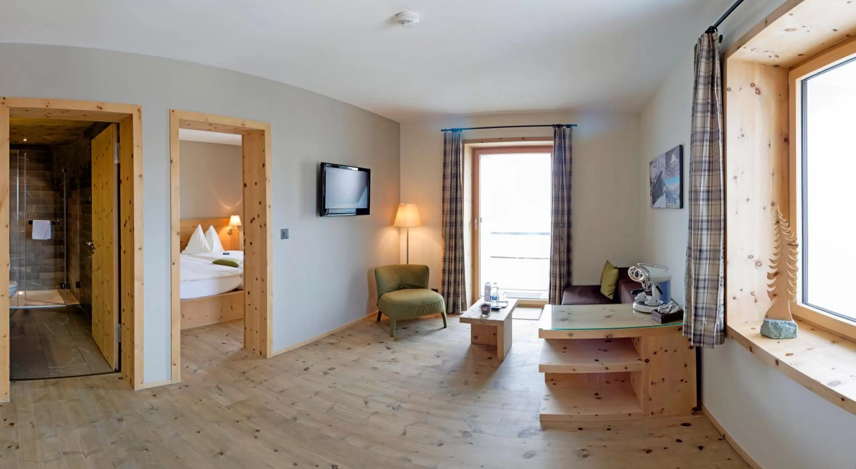 Photo of the whole room in Romantik Hotel Muottas Muragl