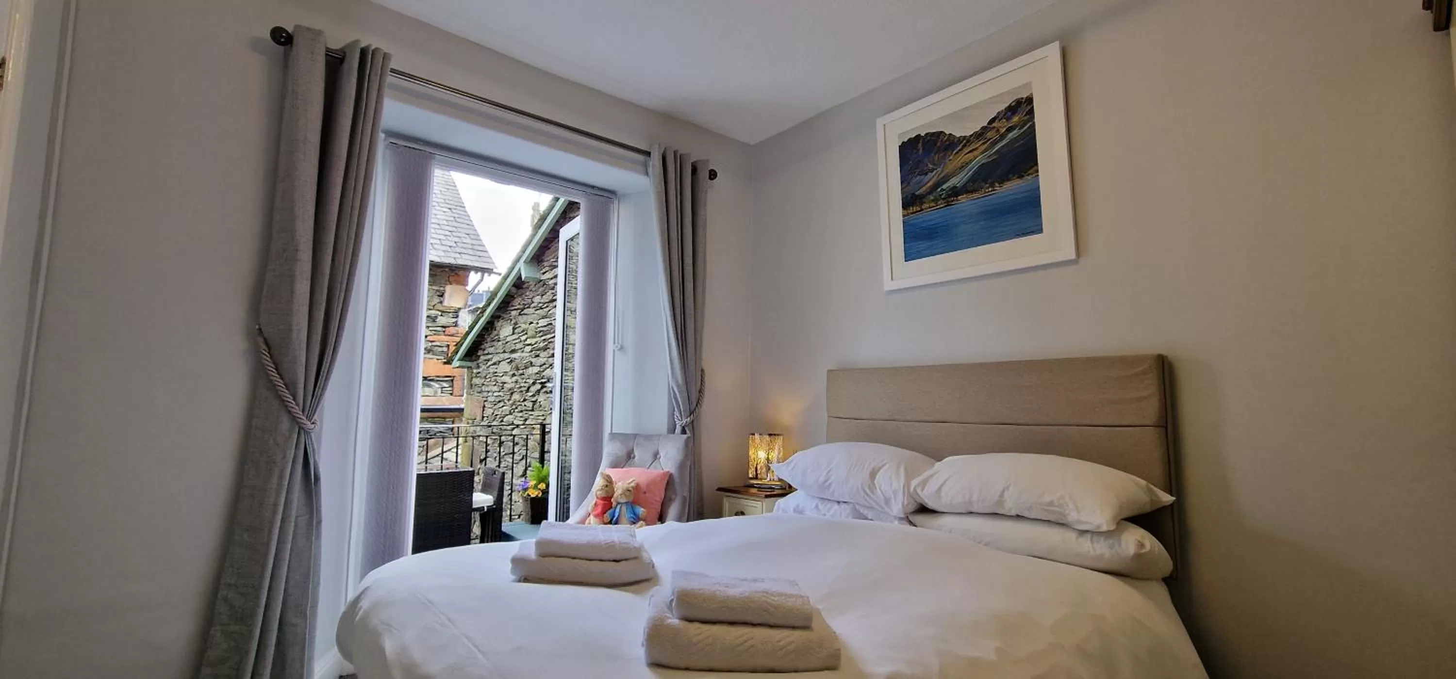 Bedroom, Bed in Bonny Brae House by Woodland Park