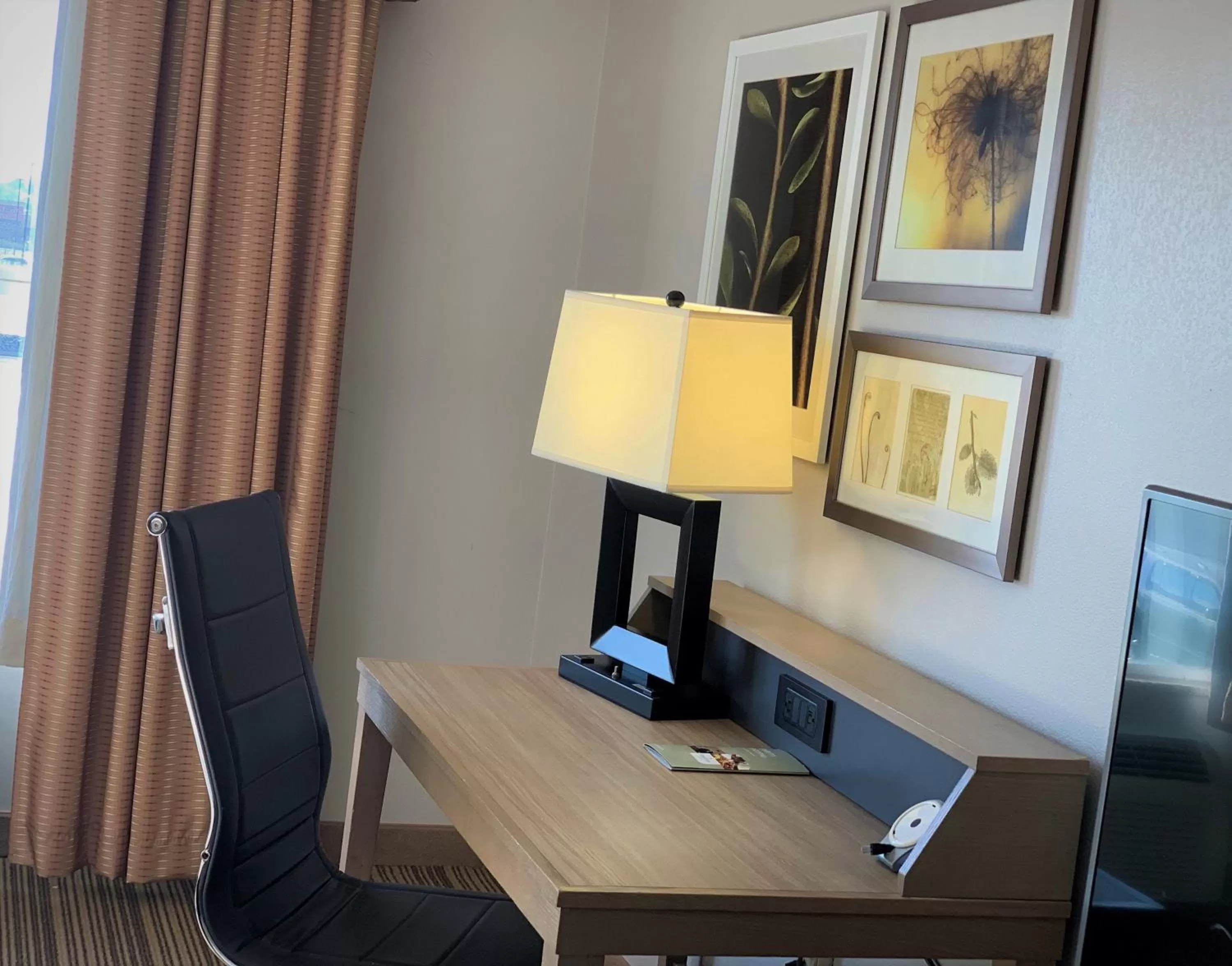 Business facilities in Country Inn & Suites by Radisson, Clarksville, TN