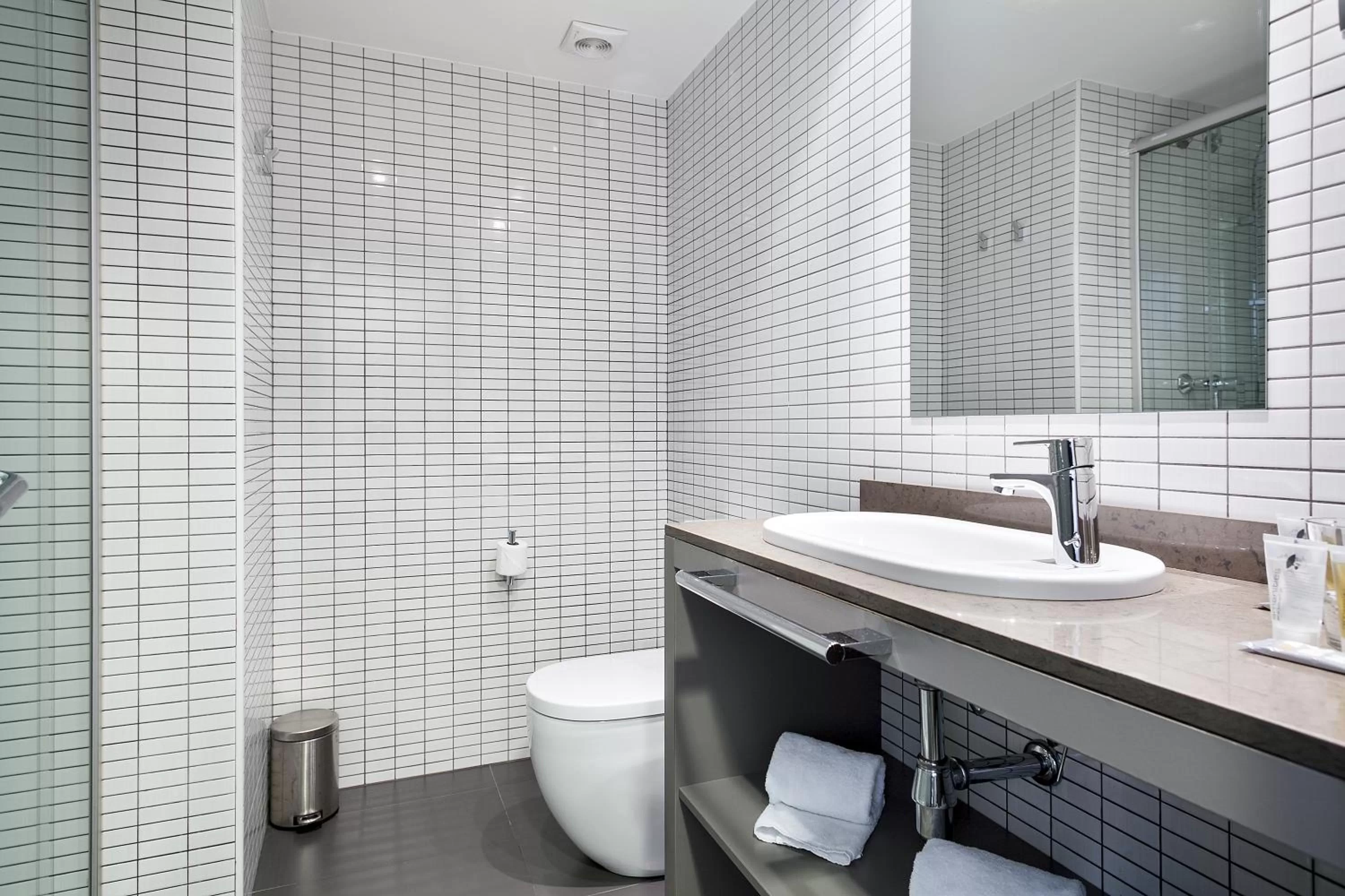 Bathroom in Hotel Acta Laumon