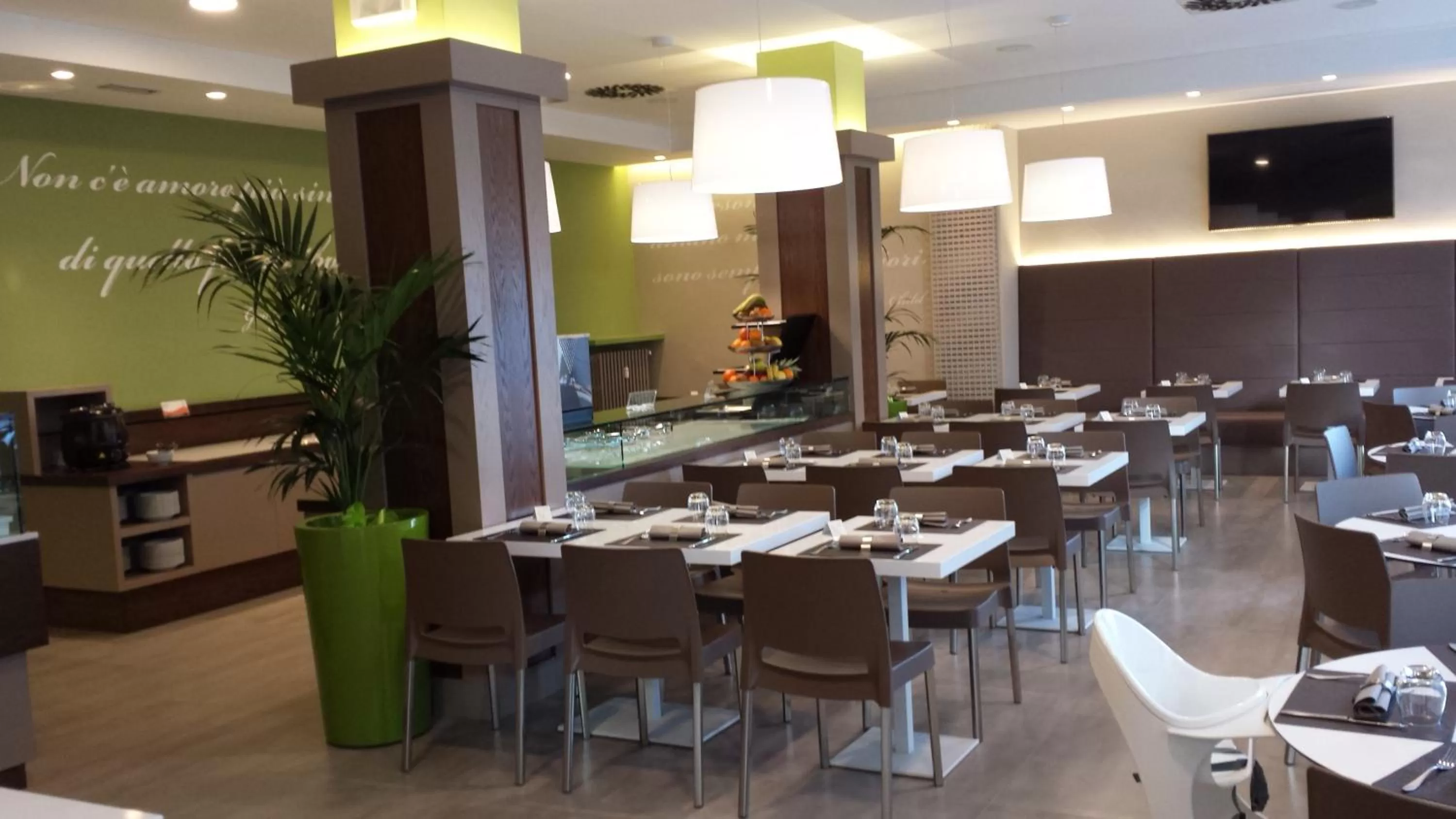 Restaurant/places to eat in Hotel Emiliana