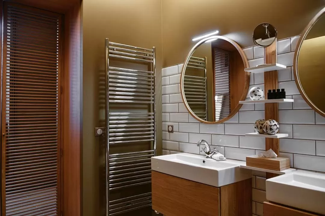 Bathroom in Le Monastère de Saint Mont Hôtel & Spa