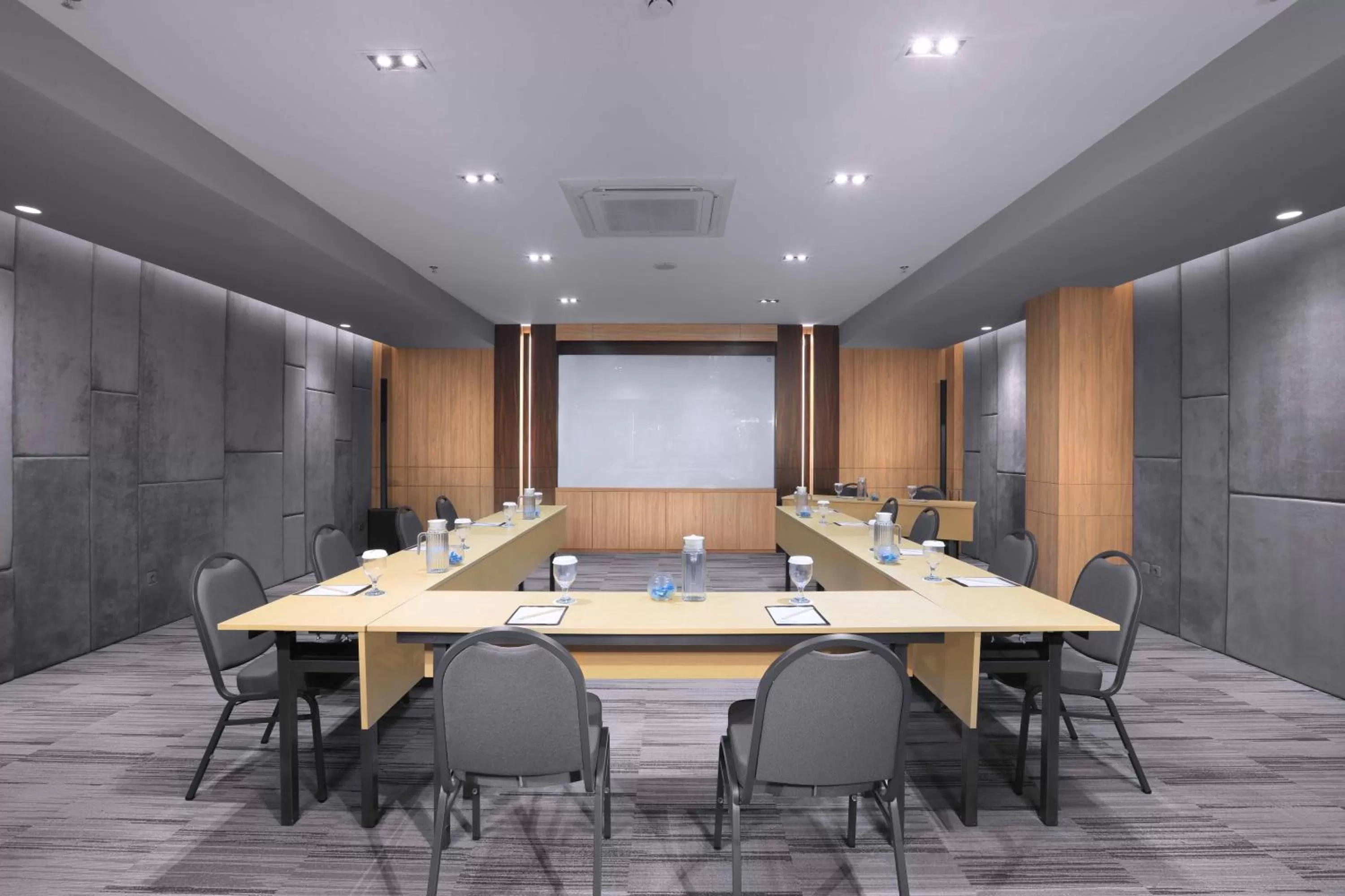 Meeting/conference room in Neo Hotel Puri Indah