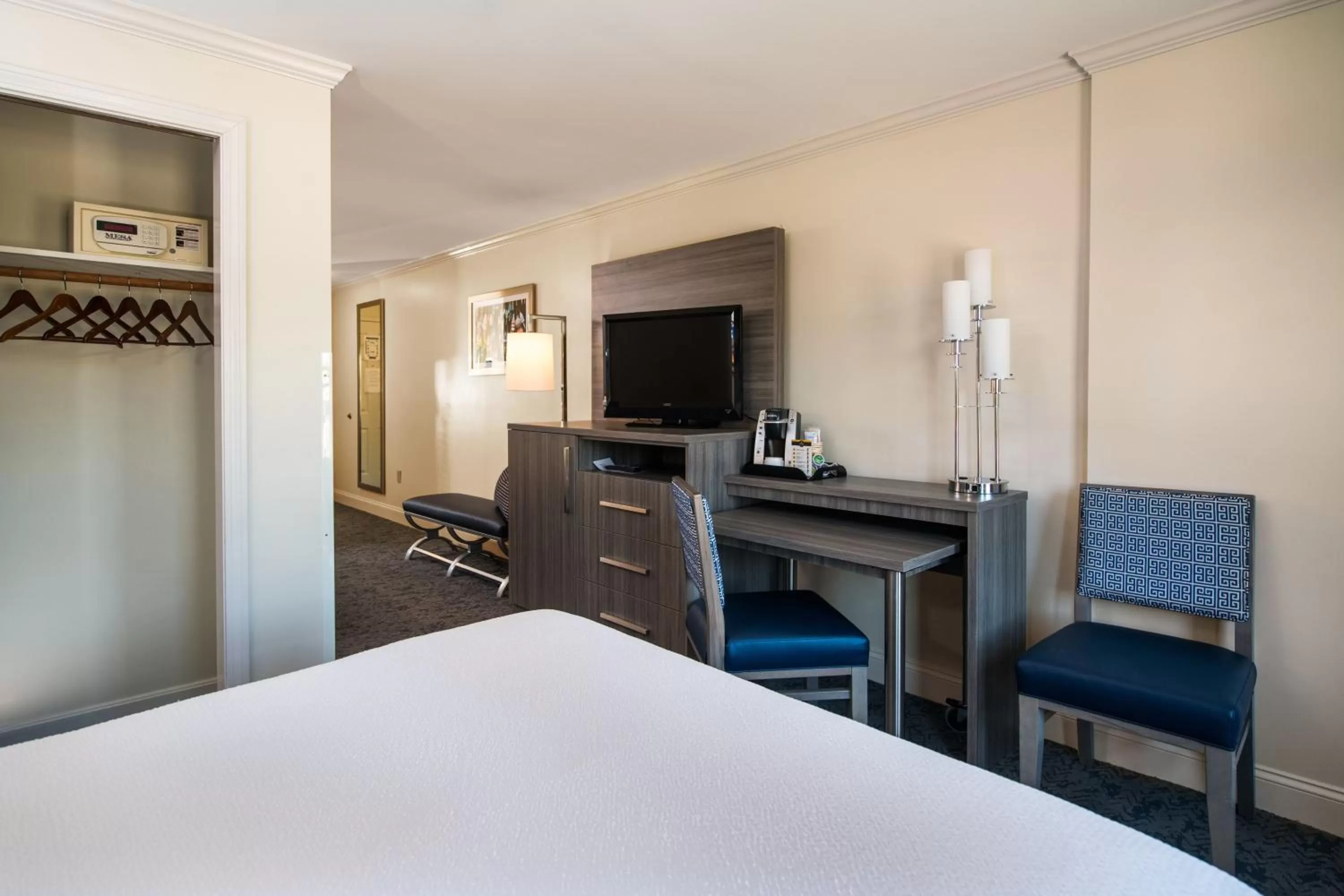 TV and multimedia, Bed in Union Bluff Hotel & Meeting House