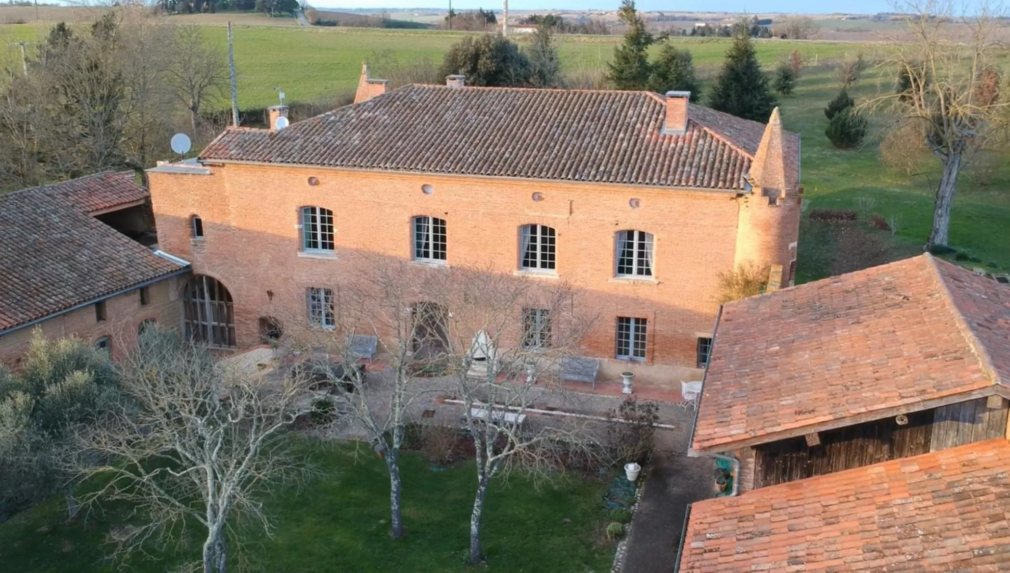 Property building, Bird's-eye View in Manoir du Bouyssou