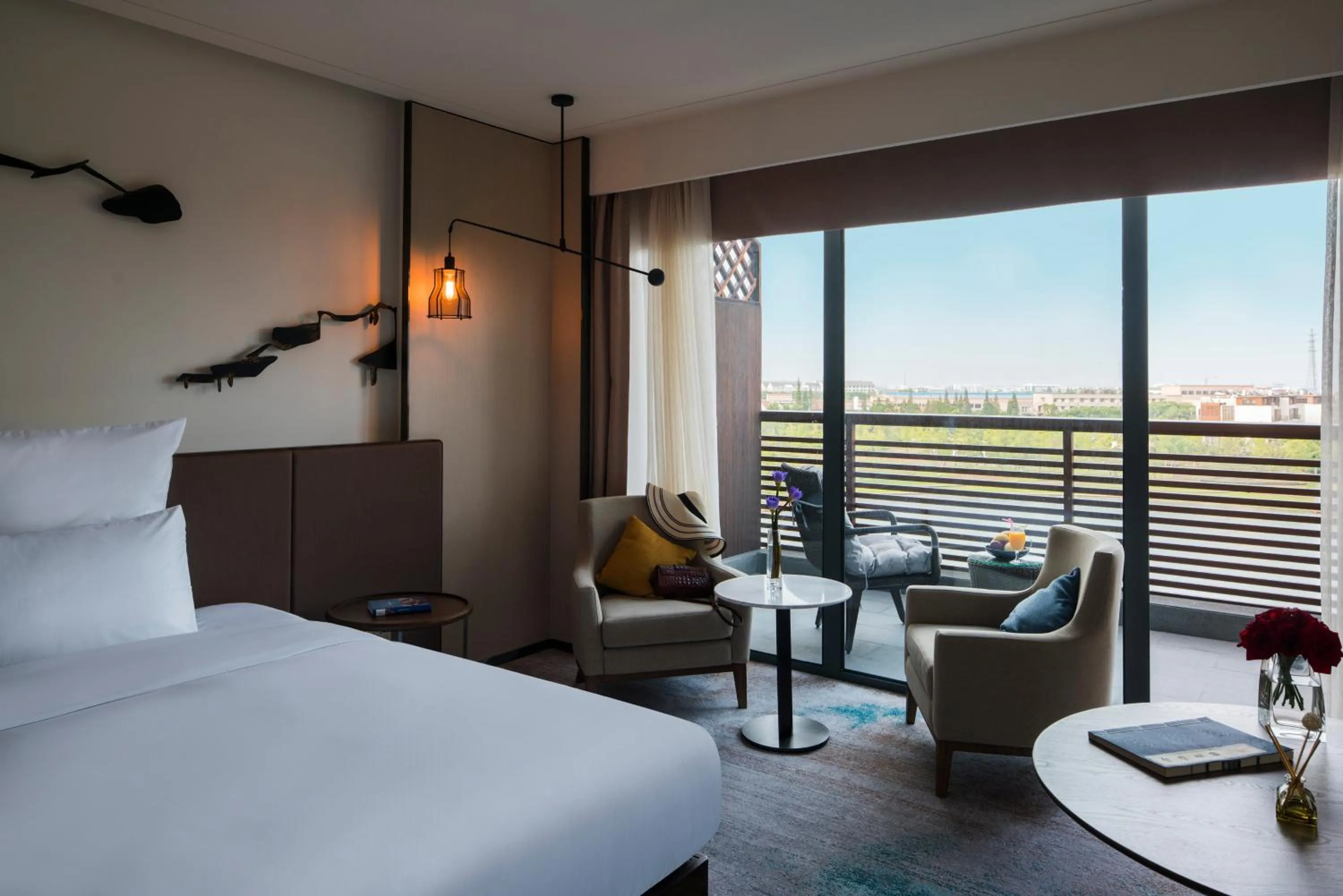 Photo of the whole room, Bed in Pullman Zhouzhuang