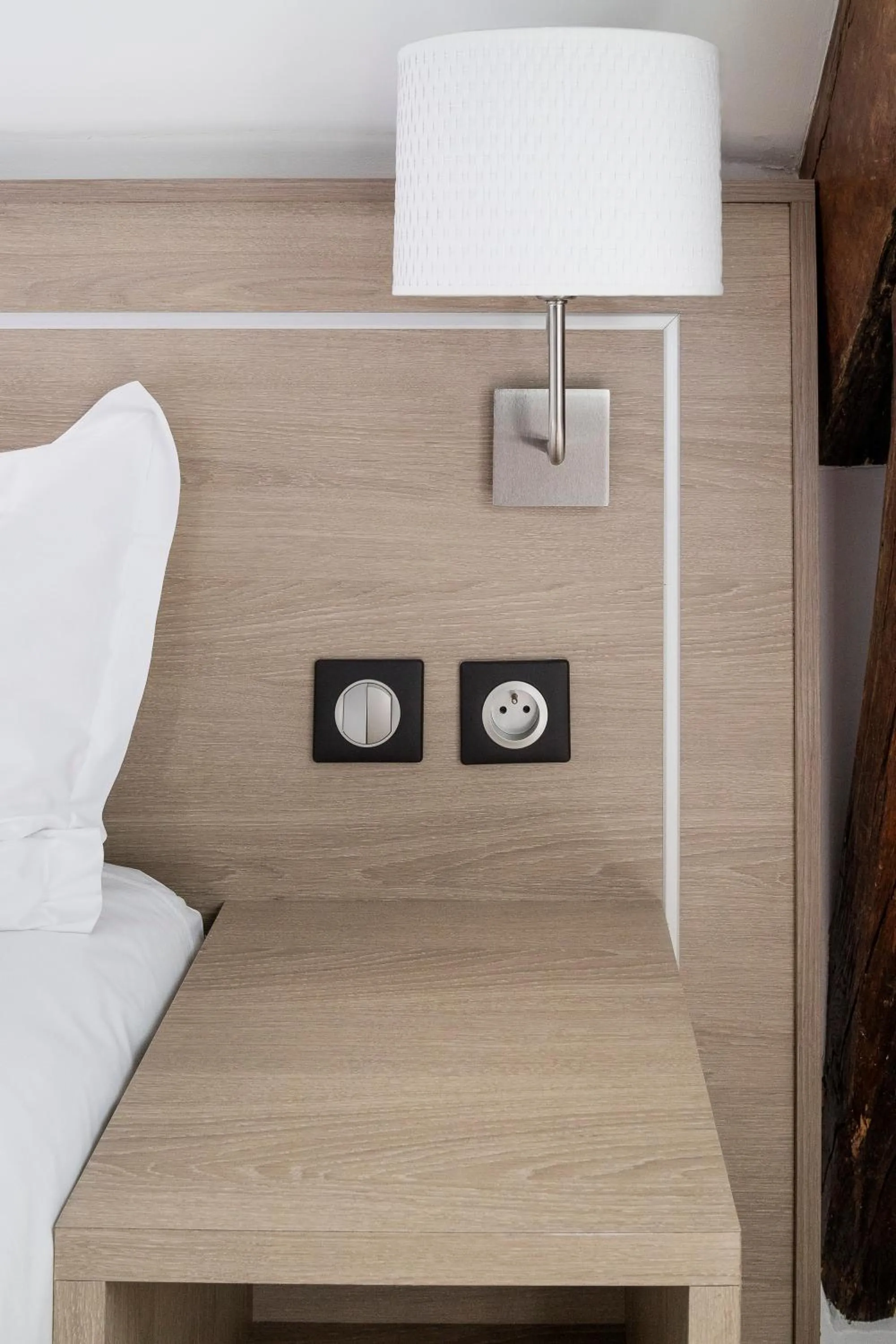 Decorative detail, Bed in Hotel Chabrol Opera