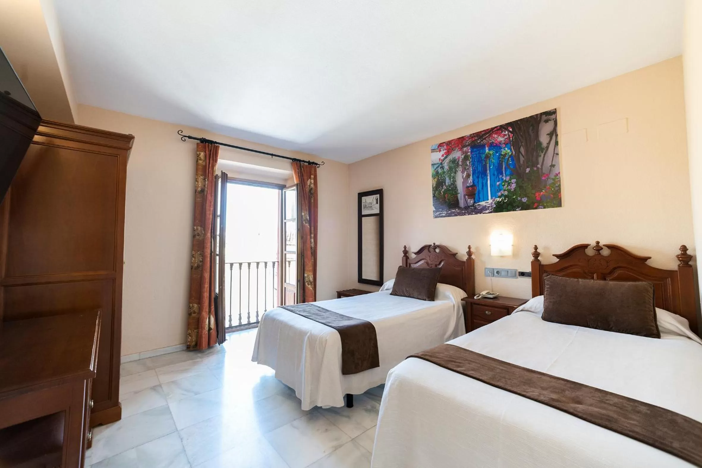 Photo of the whole room, Bed in Hotel Casa Museo de la Mezquita