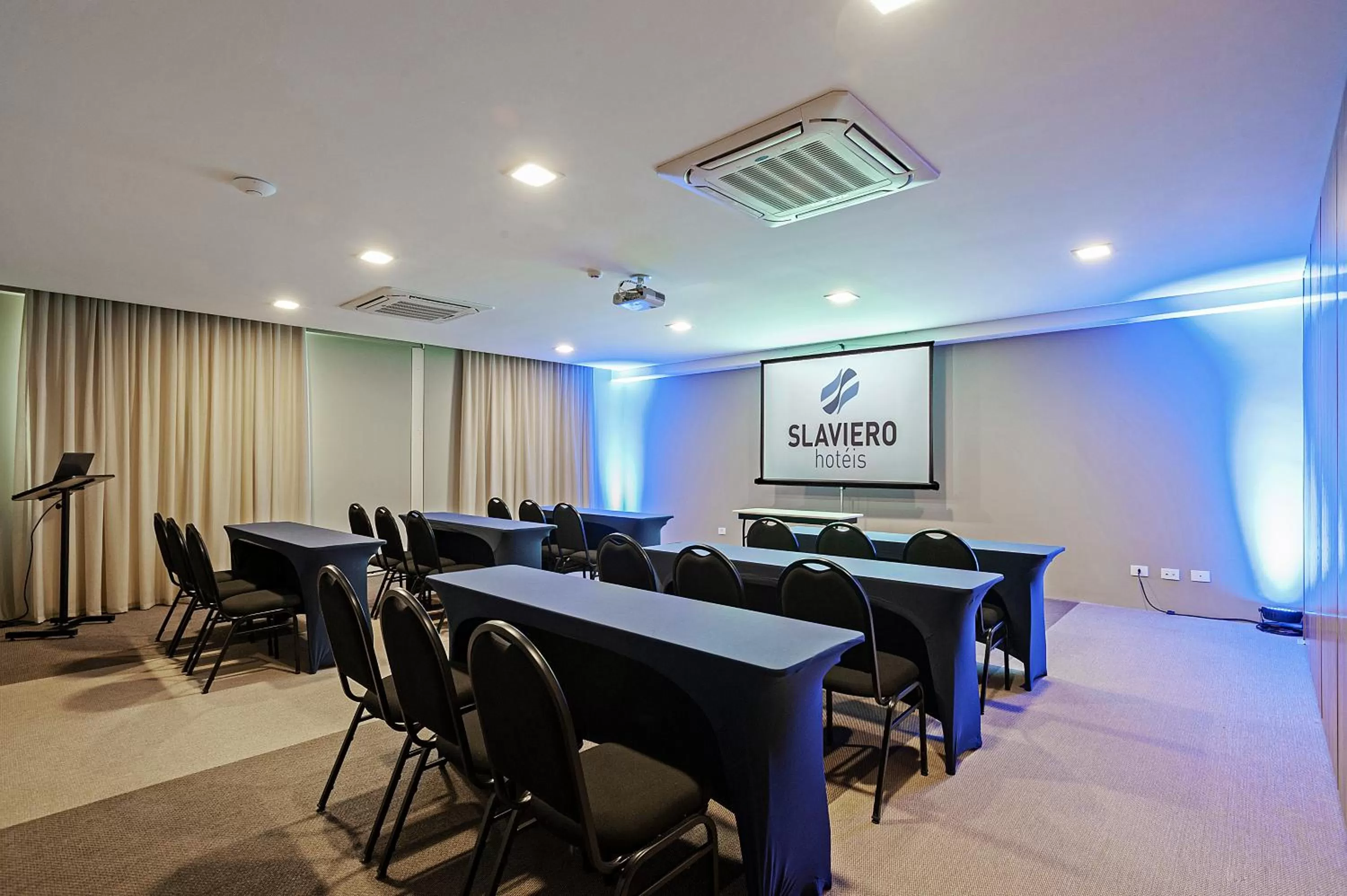 Business facilities in Slaviero Curitiba Aeroporto