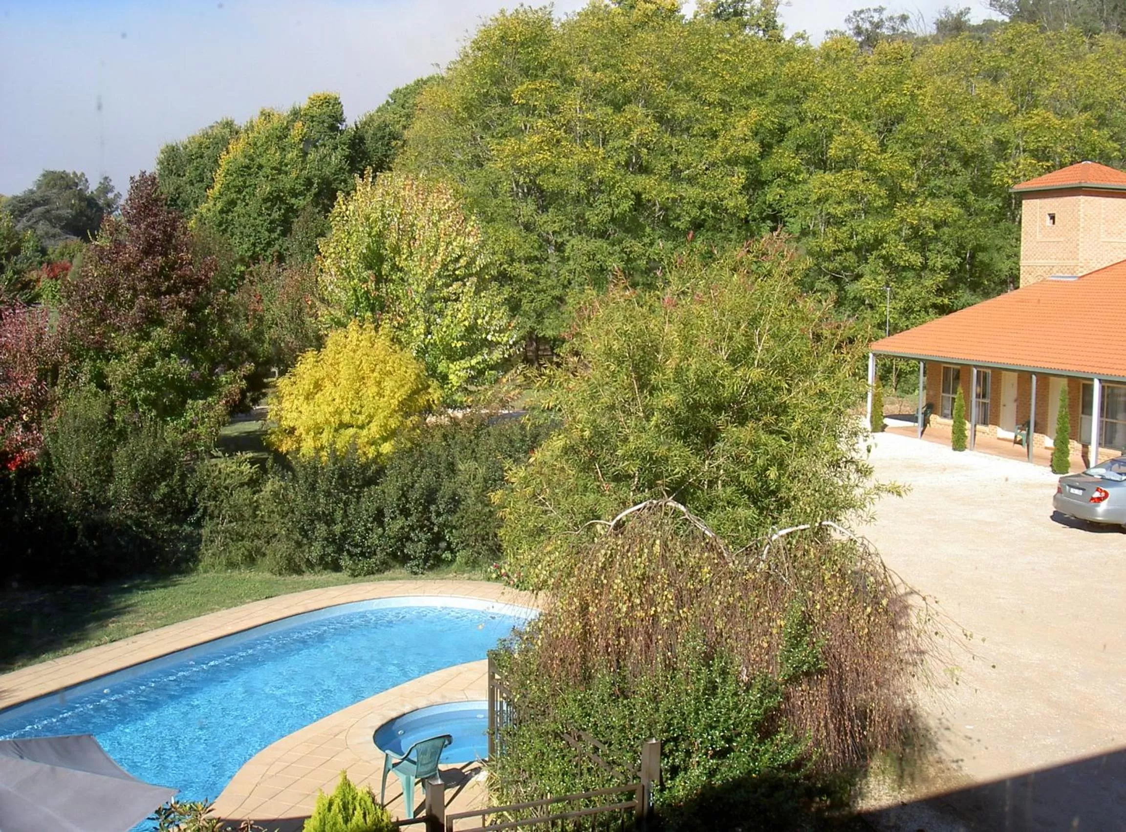 Swimming pool in Bright on Track