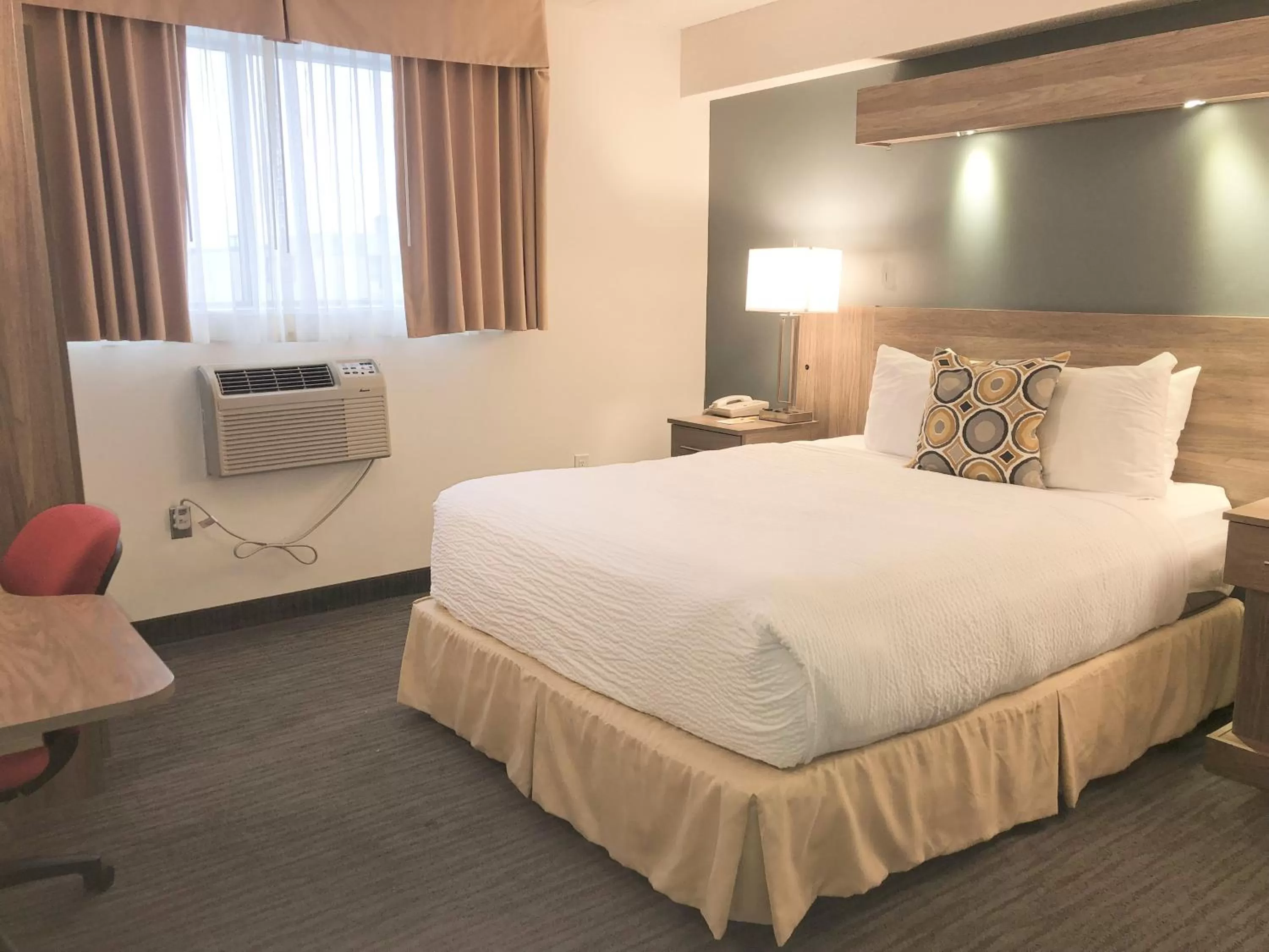 Bed in Days Inn by Wyndham Niagara Falls Centre St By the Falls