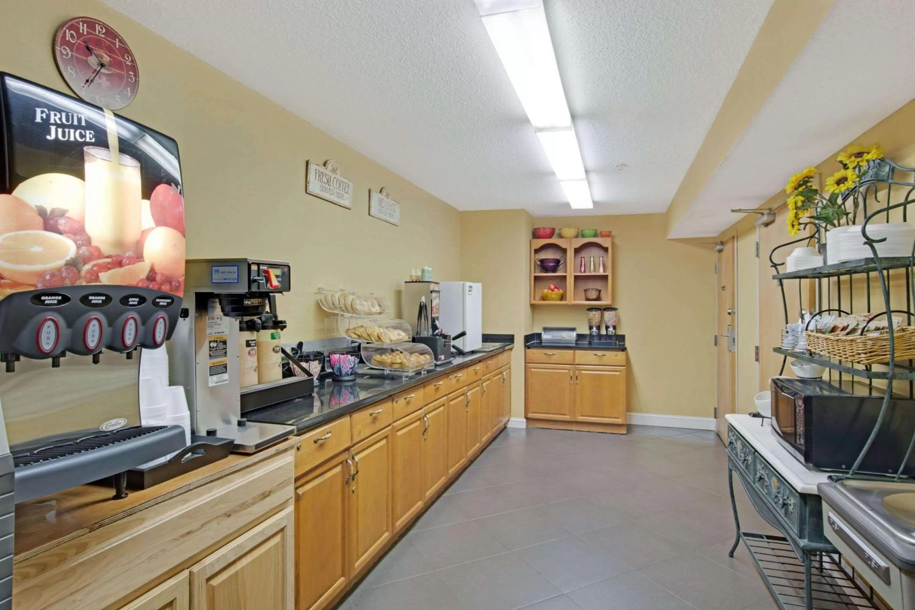 Restaurant/places to eat in Microtel Inn by Wyndham University Place