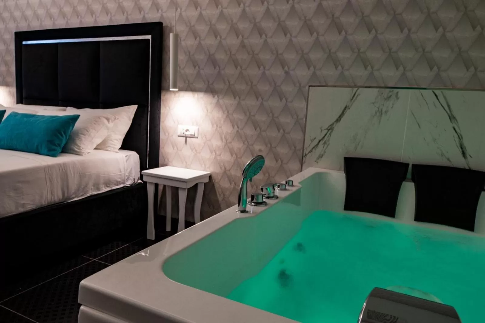 Bed in Luna Luxury Bed and Breakfast