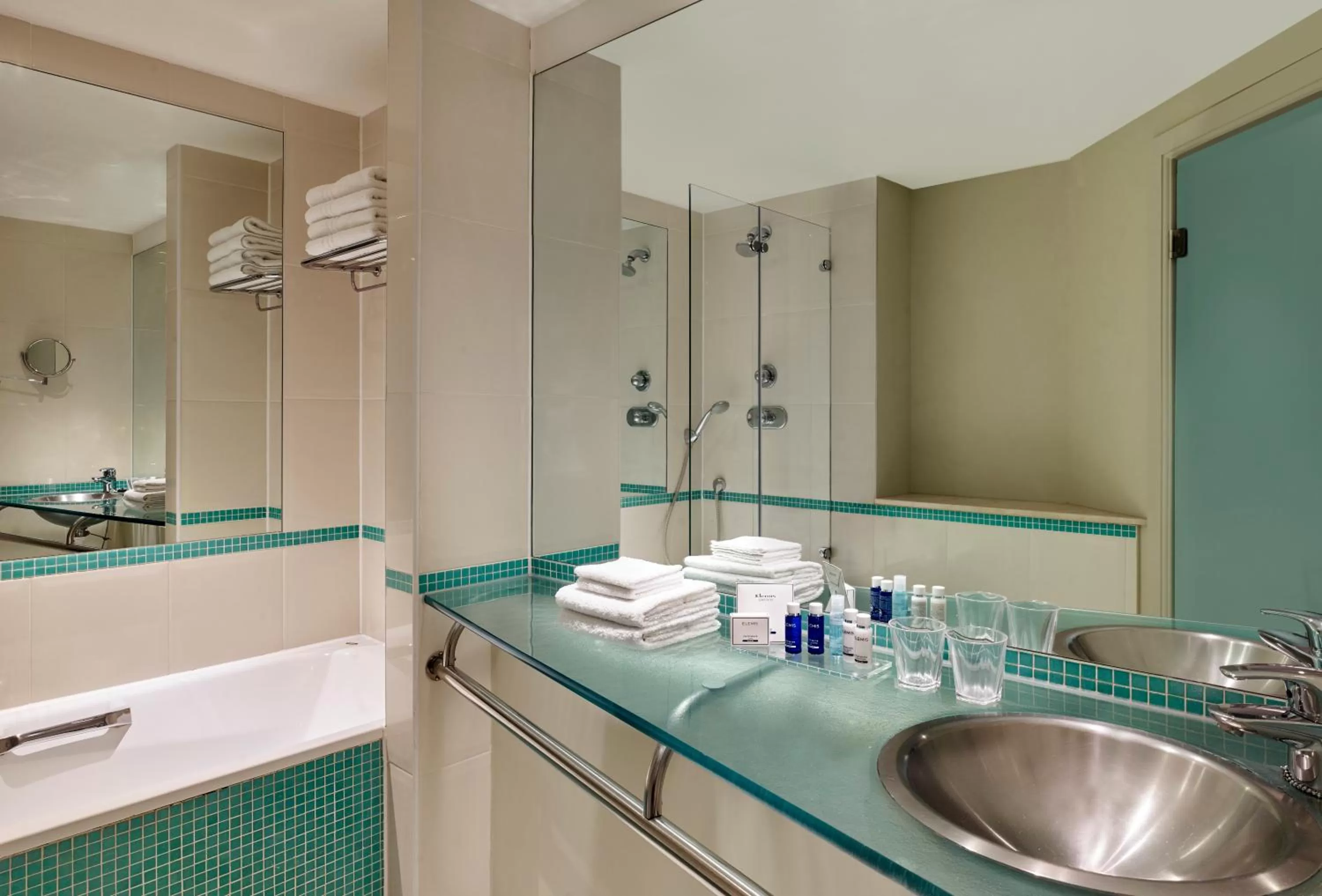 Bathroom in Park Plaza Nottingham