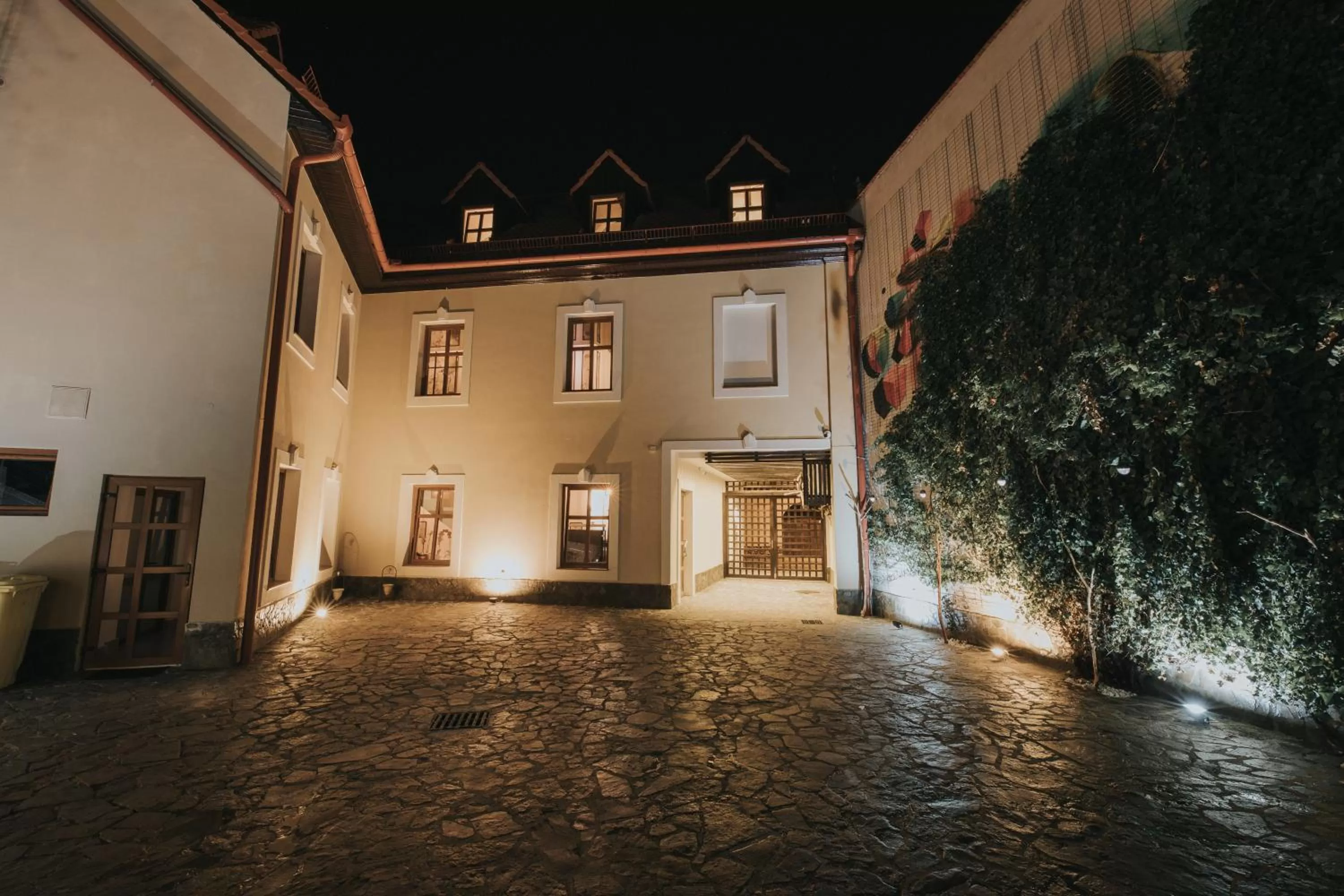 Property Building in Hotel Marabella