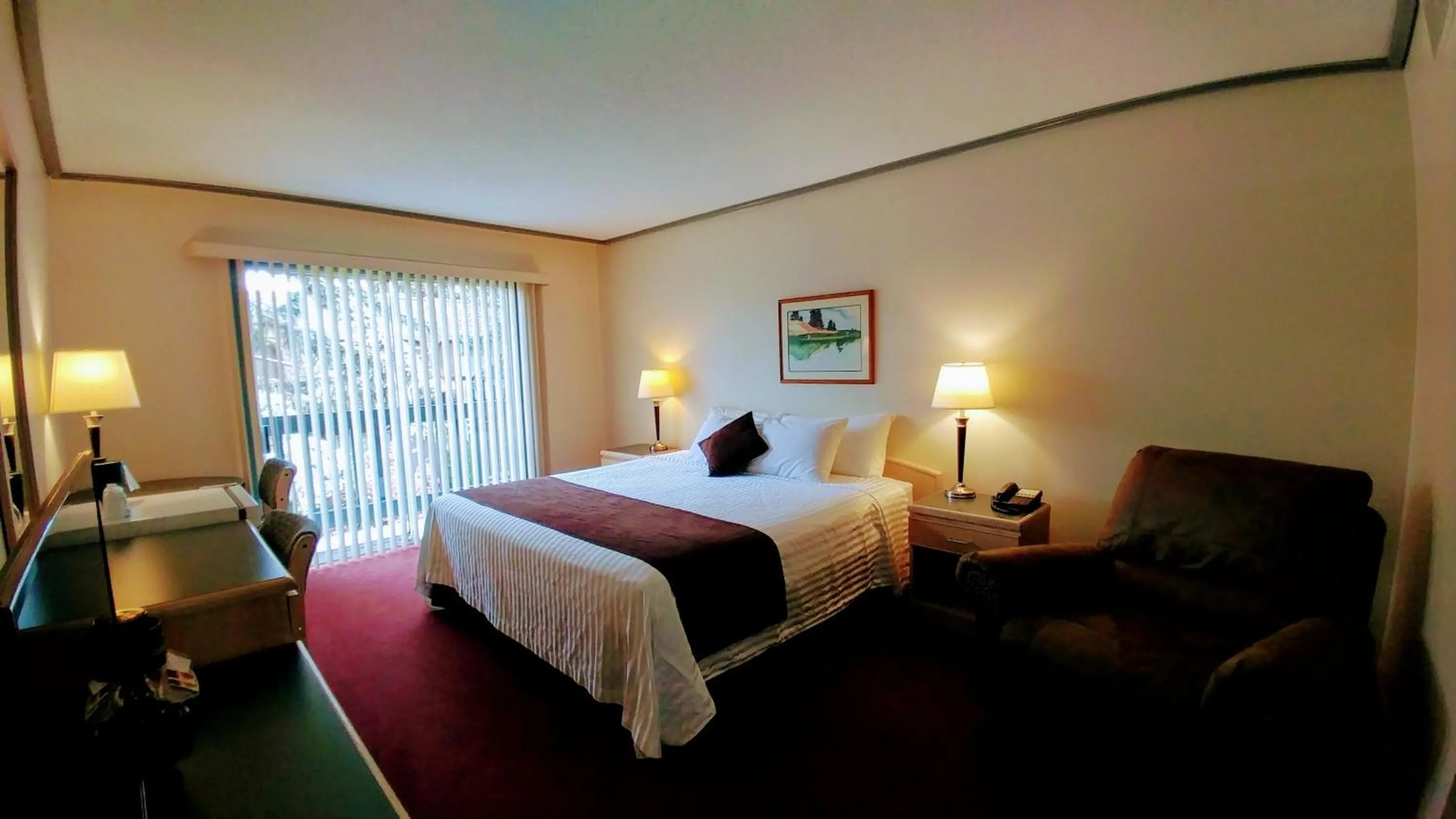 Bed in Divya Sutra Plaza and Conference Centre, Vernon, BC