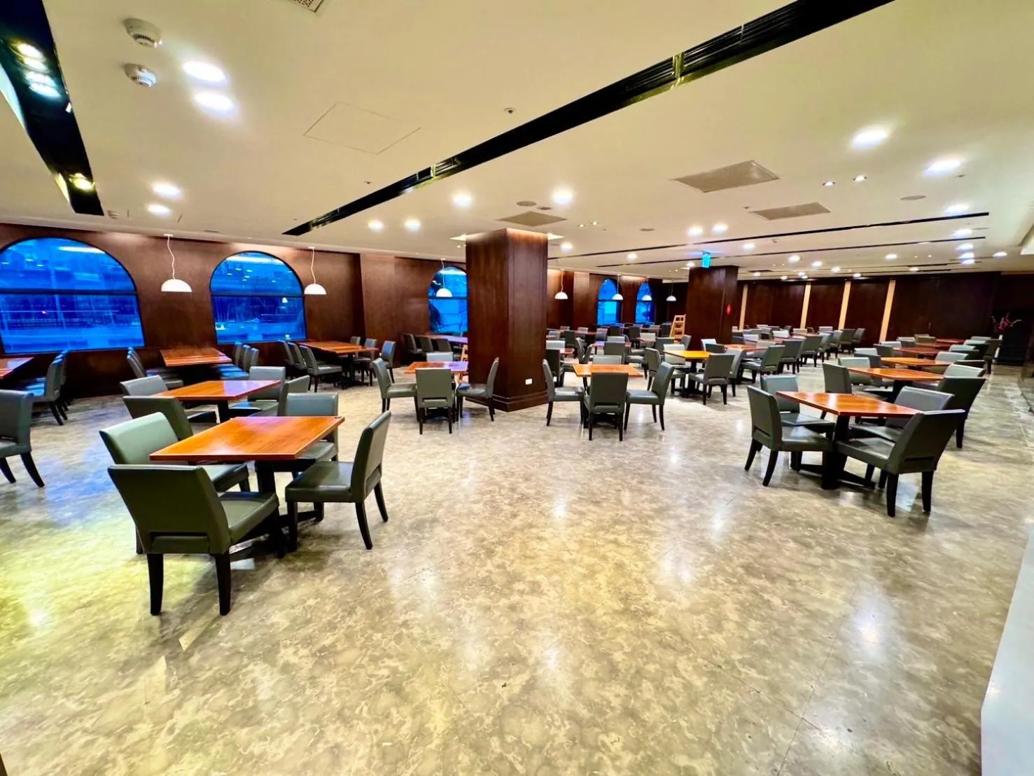 Restaurant/Places to Eat in Best Hotel