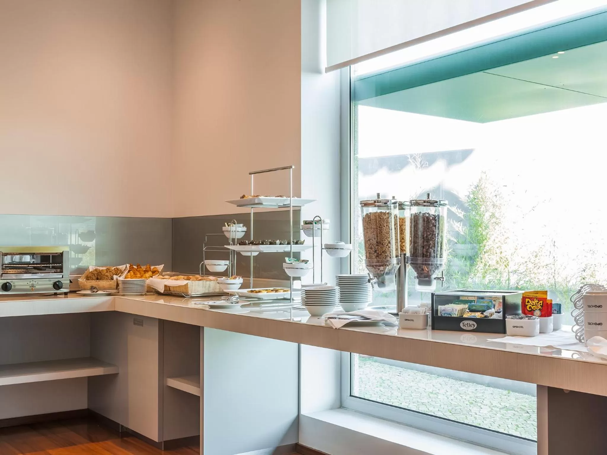 Breakfast in OPOHOTEL Porto Aeroporto