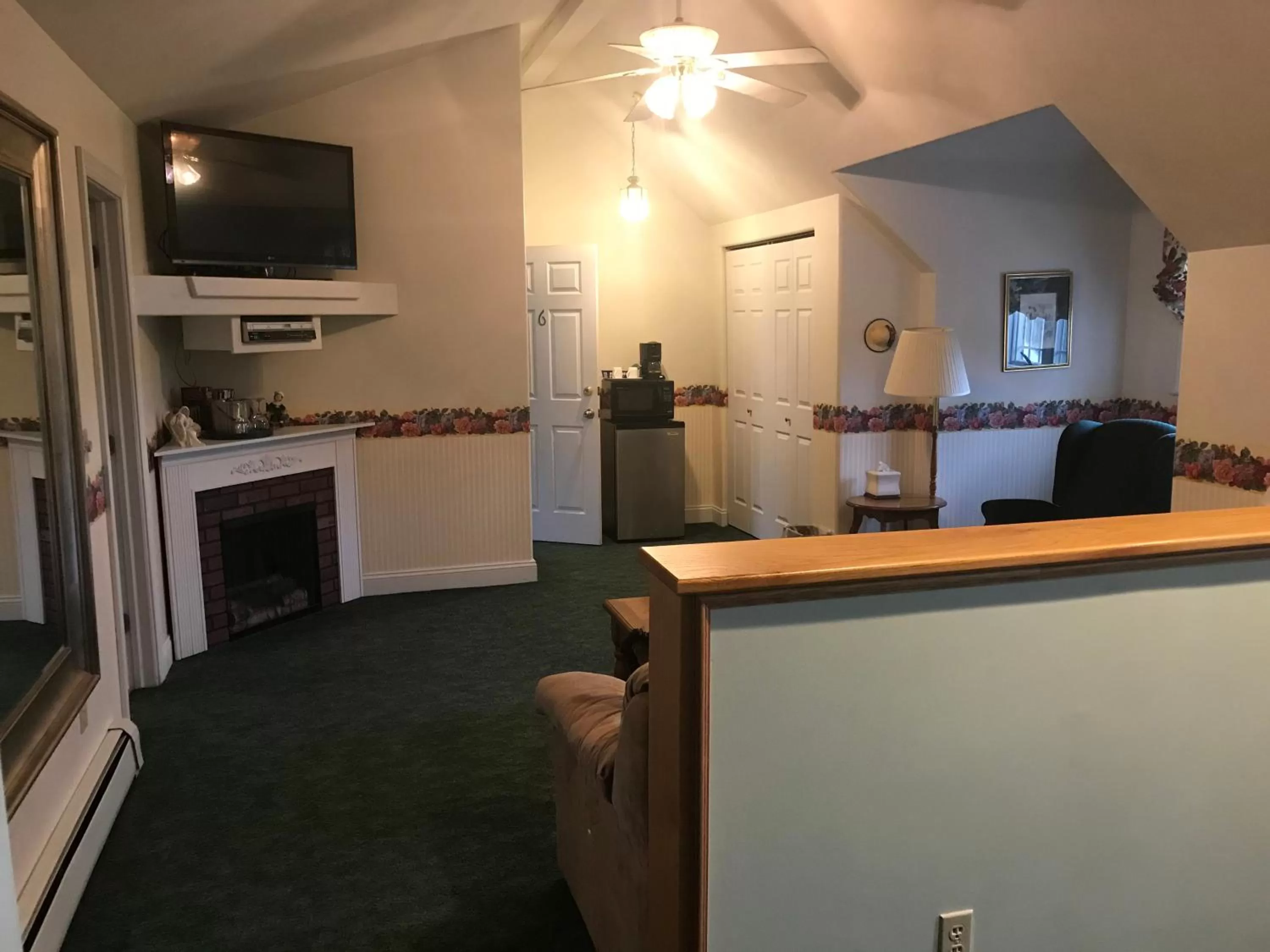 Bed in Longhouse Manor B&B