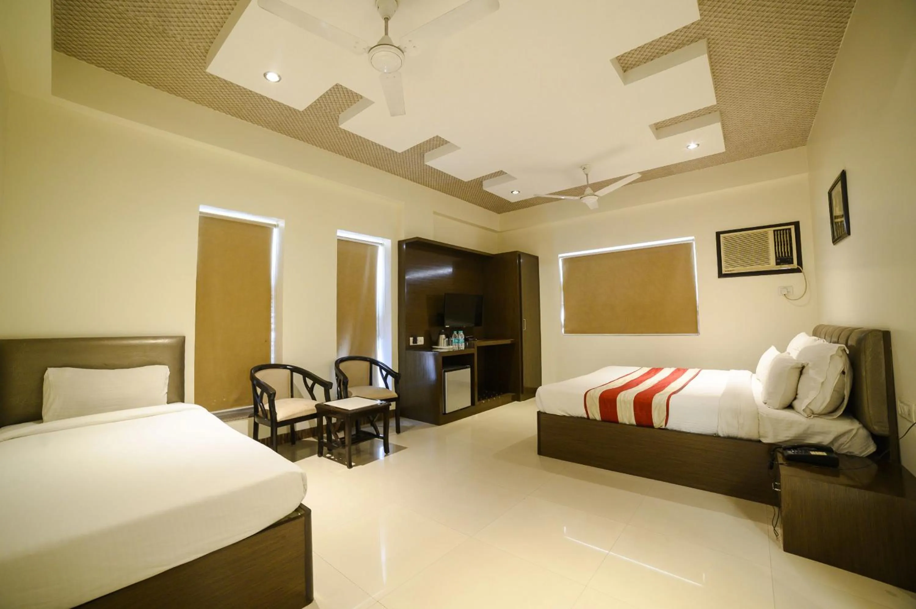 Bedroom, Bed in Hotel Karan Vilas