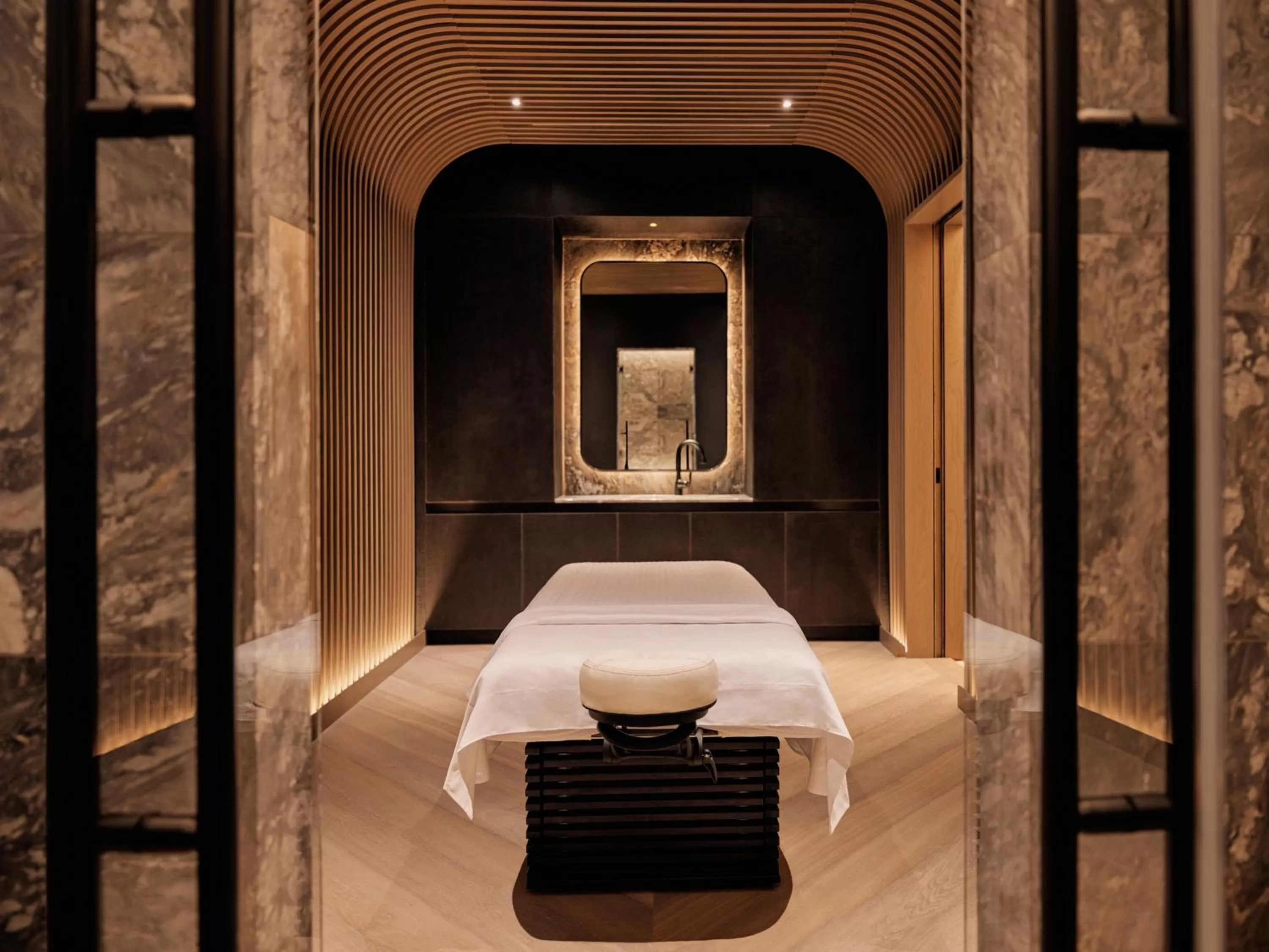 Spa and wellness centre/facilities, Bed in Equinox Hotel New York