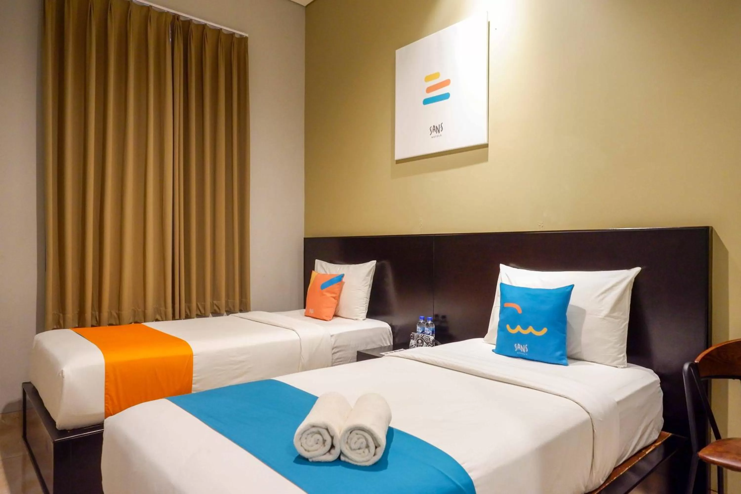 Bedroom, Bed in Sans Hotel Empress Simpang Lima