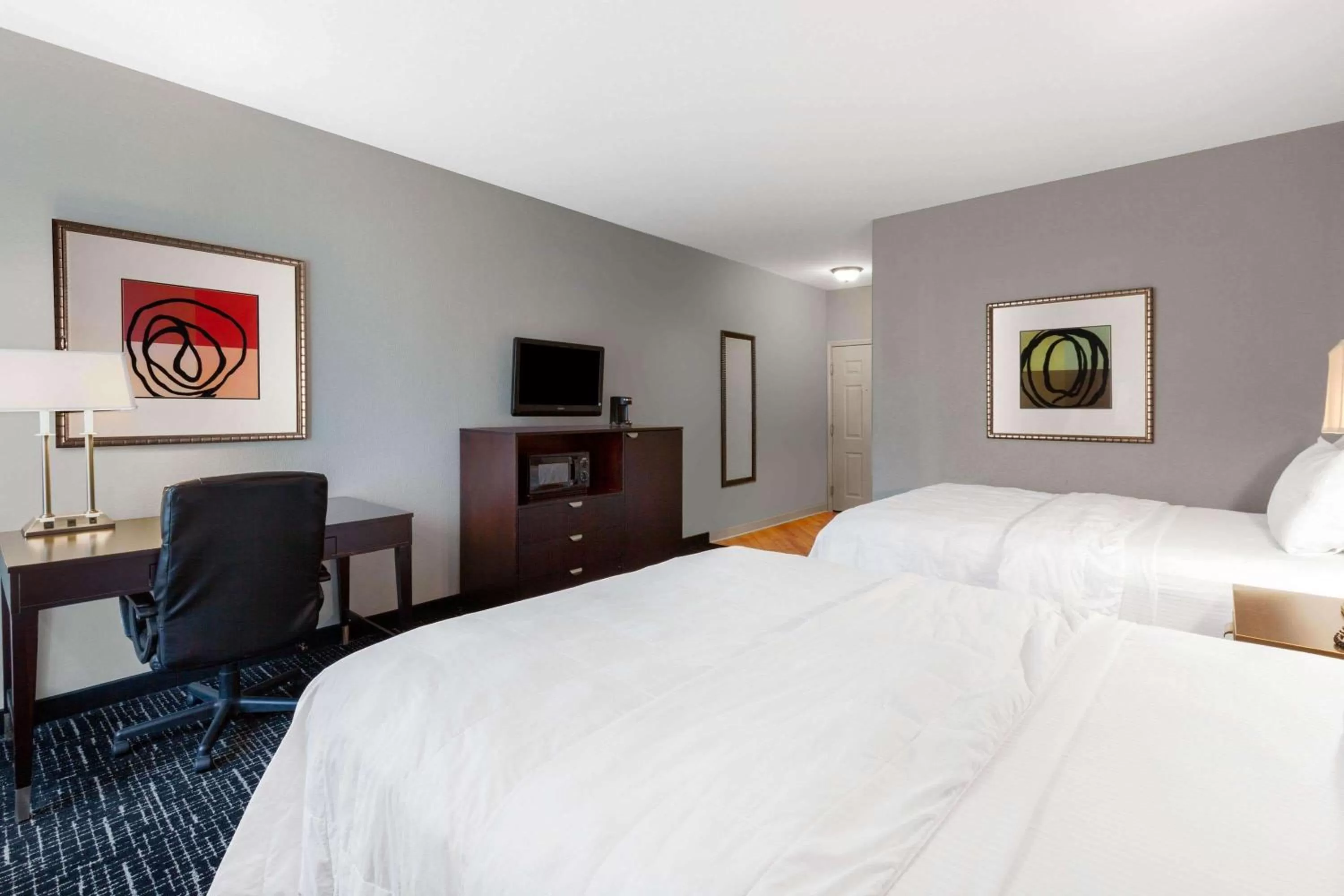 Photo of the whole room, Bed in La Quinta by Wyndham Lumberton