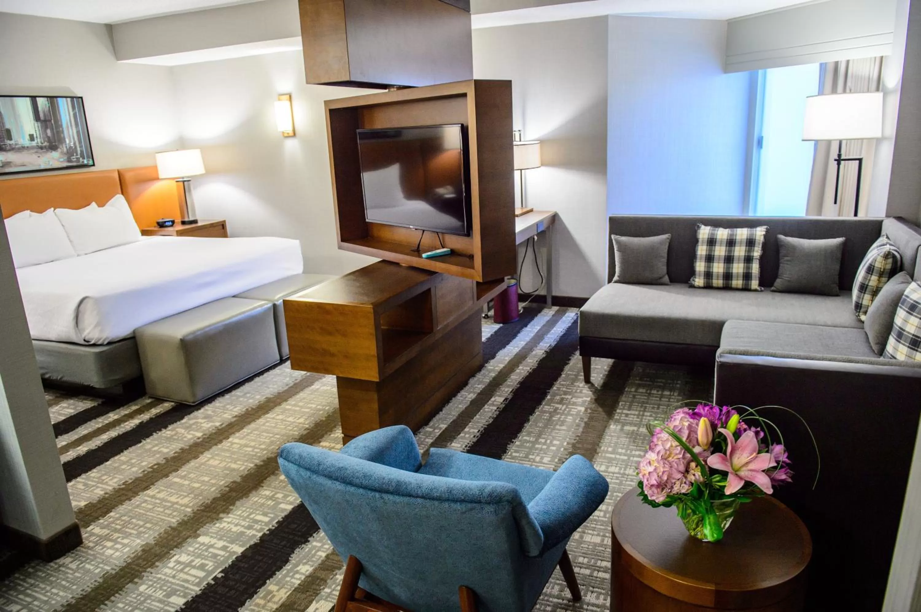 Photo of the whole room, Bed in Crowne Plaza Dulles Airport by IHG
