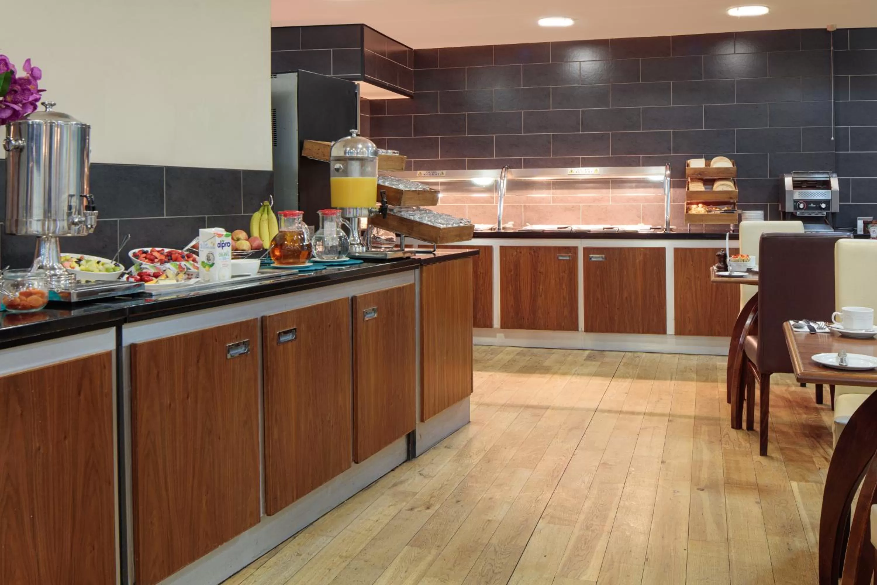 Breakfast in The Worcester Whitehouse Hotel