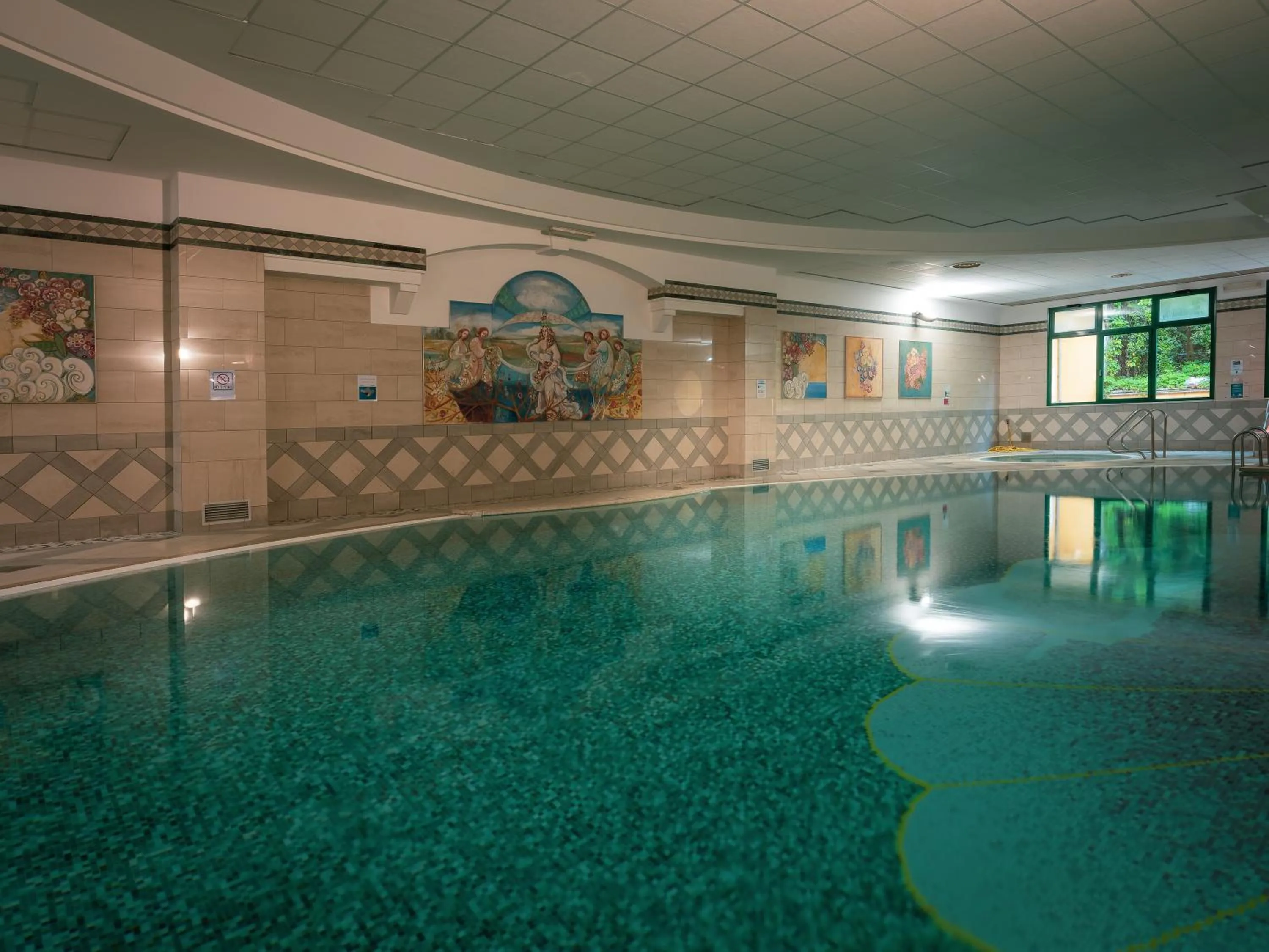 Swimming pool in Parc Hotel Gritti