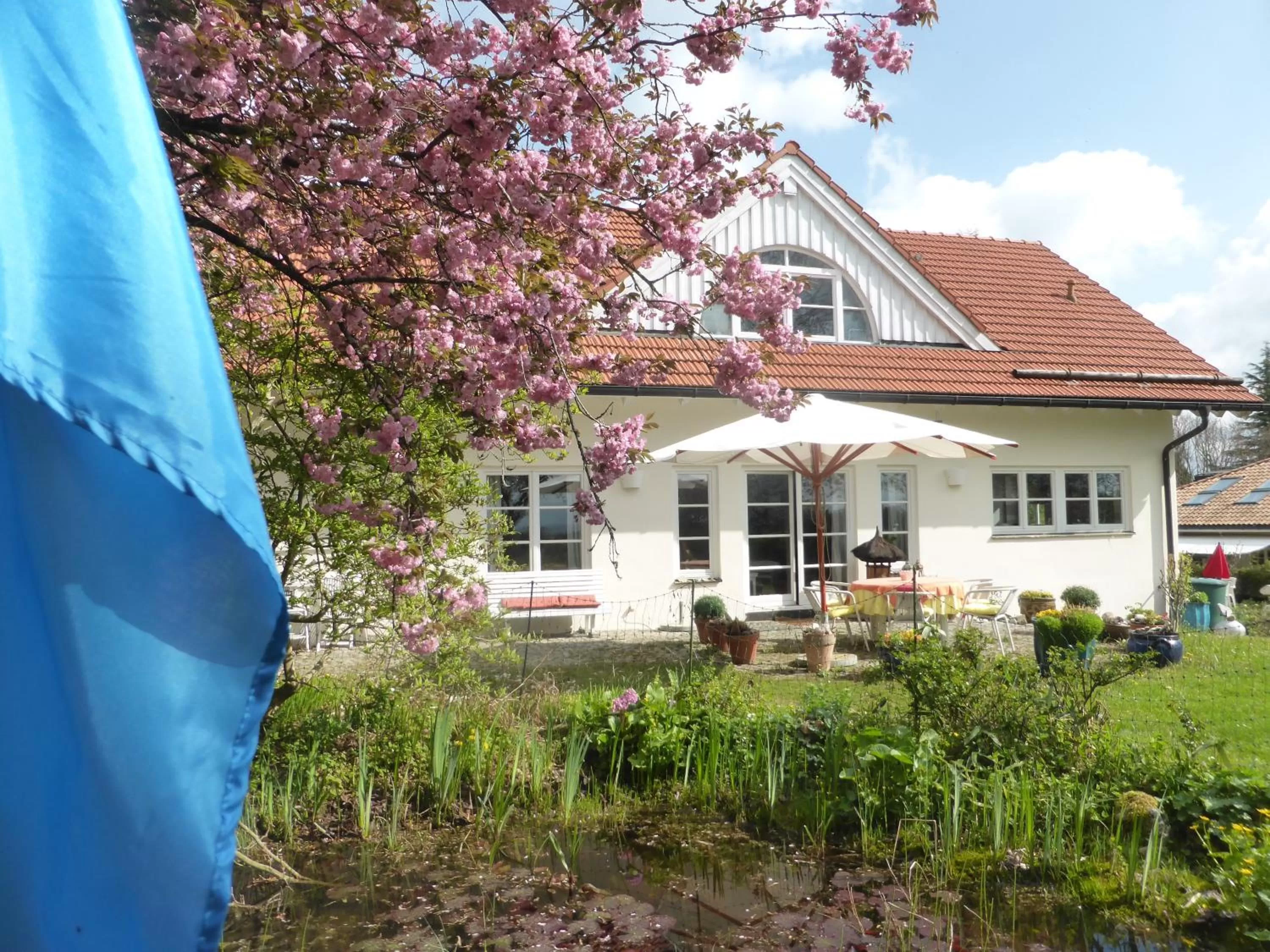 Property building in Bed and Breakfast Bavaria München