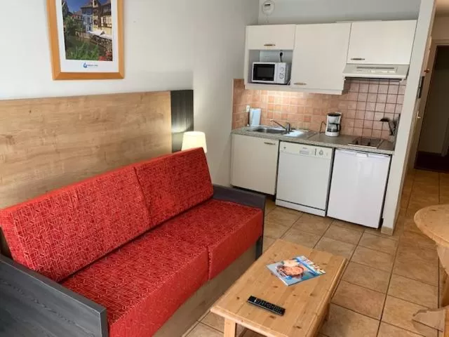 Kitchen or kitchenette, Kitchen/Kitchenette in Goélia Le Domaine du Golf