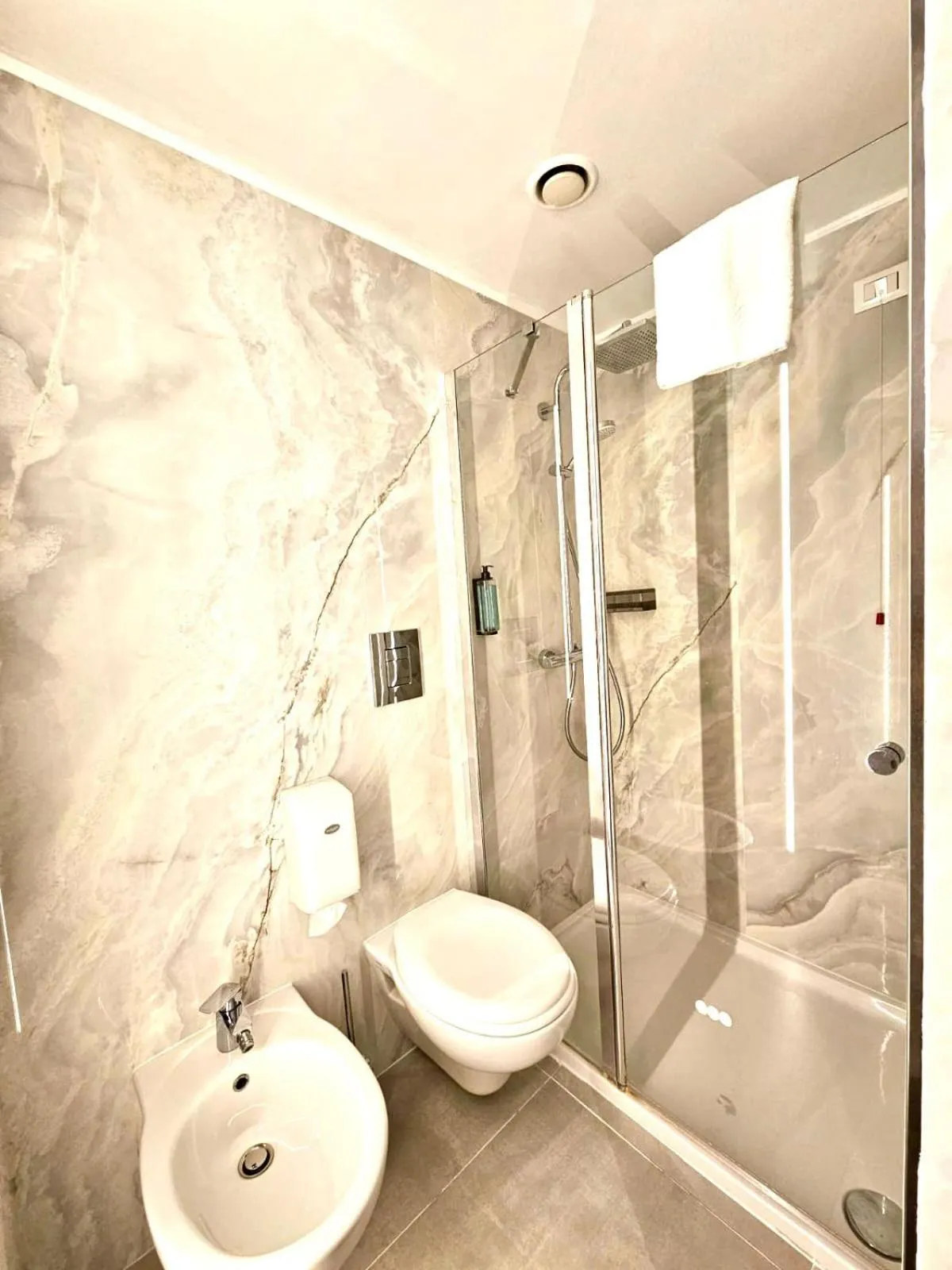 Bathroom in Canova Hotel