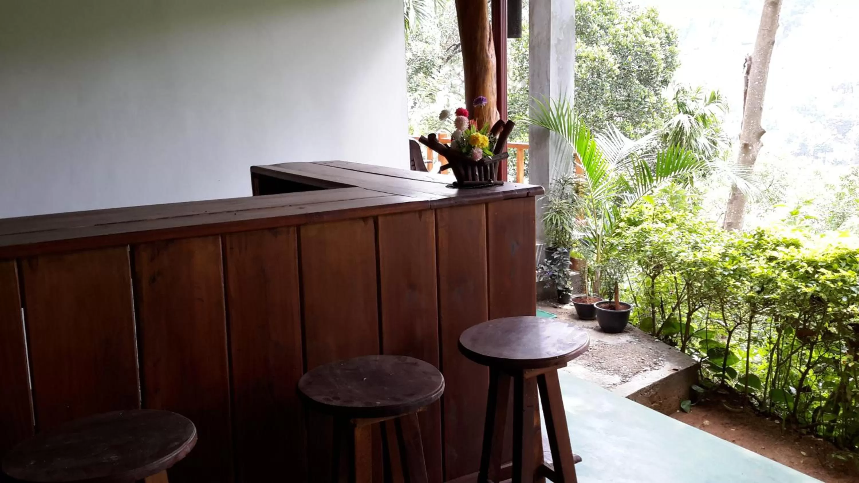 Restaurant/places to eat in Raveena Guest House