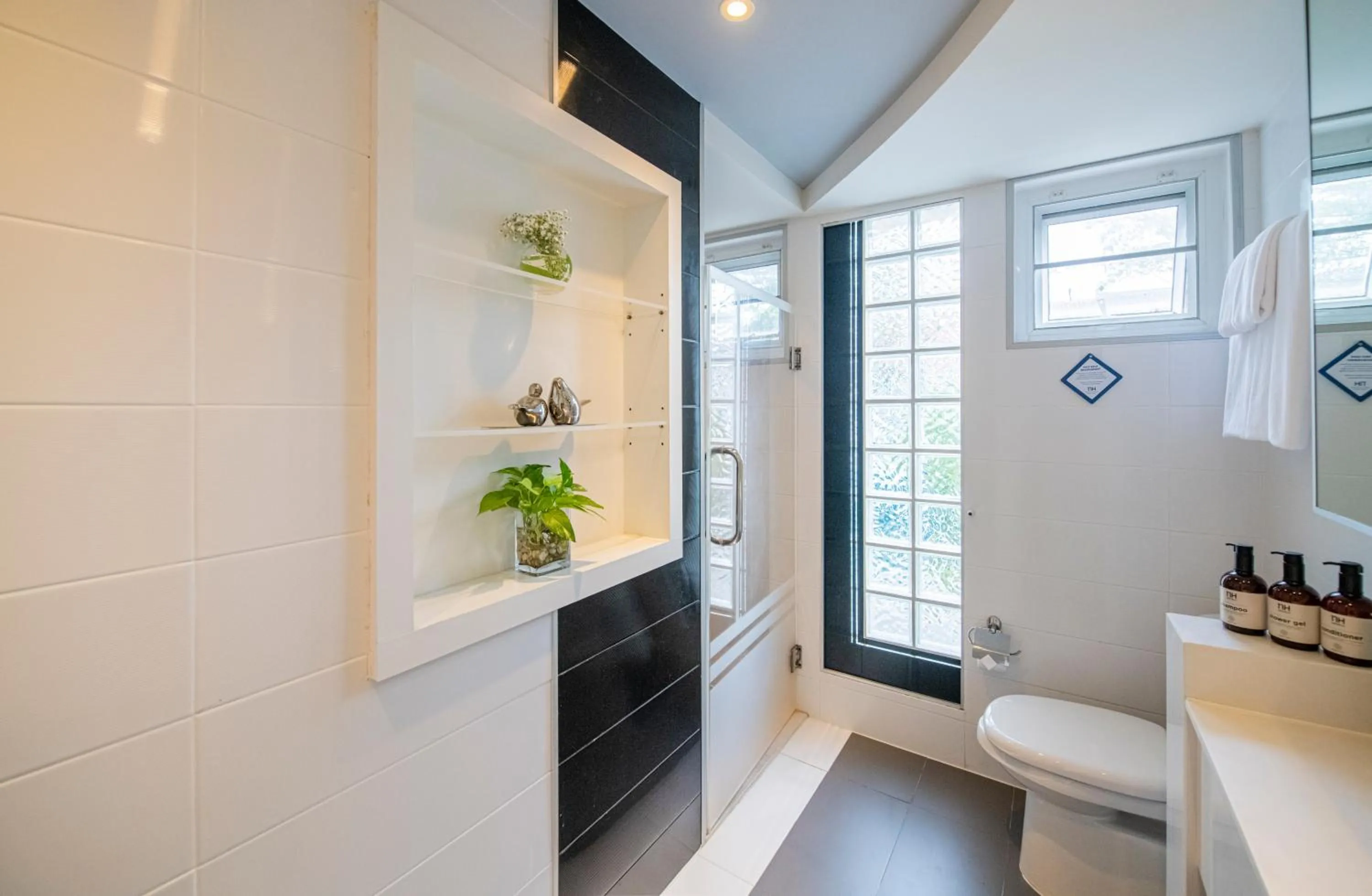 Toilet in NH Boat Lagoon Phuket Resort