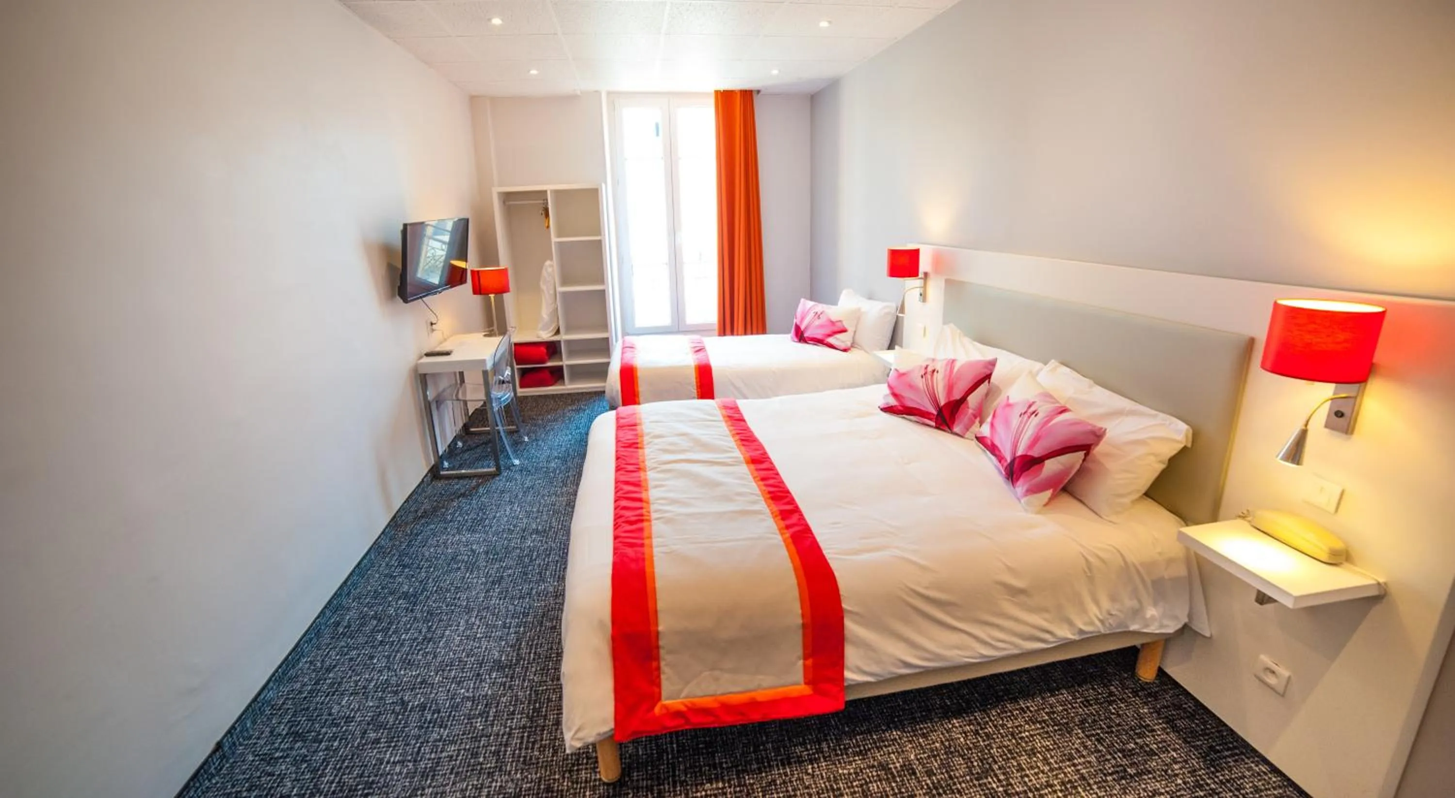 Photo of the whole room, Bed in Hôtel Amaryllis