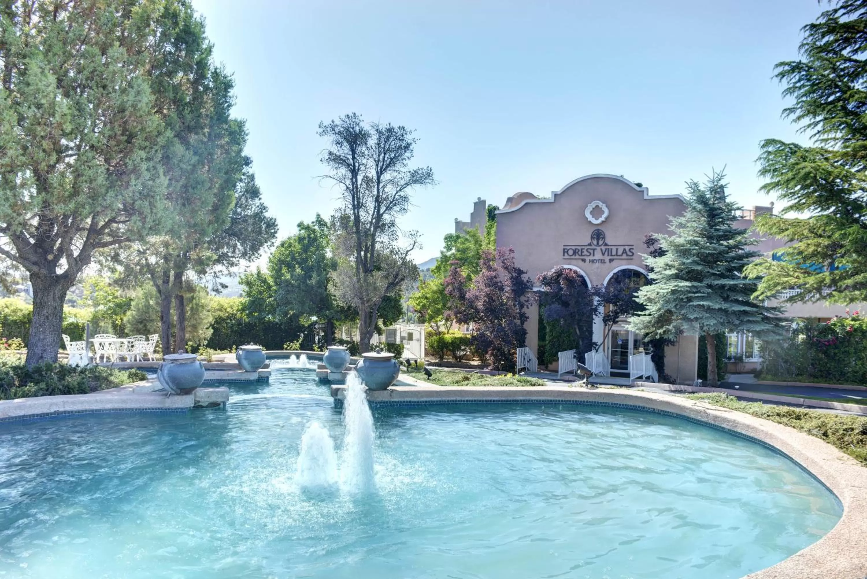 Patio in Forest Villas Hotel