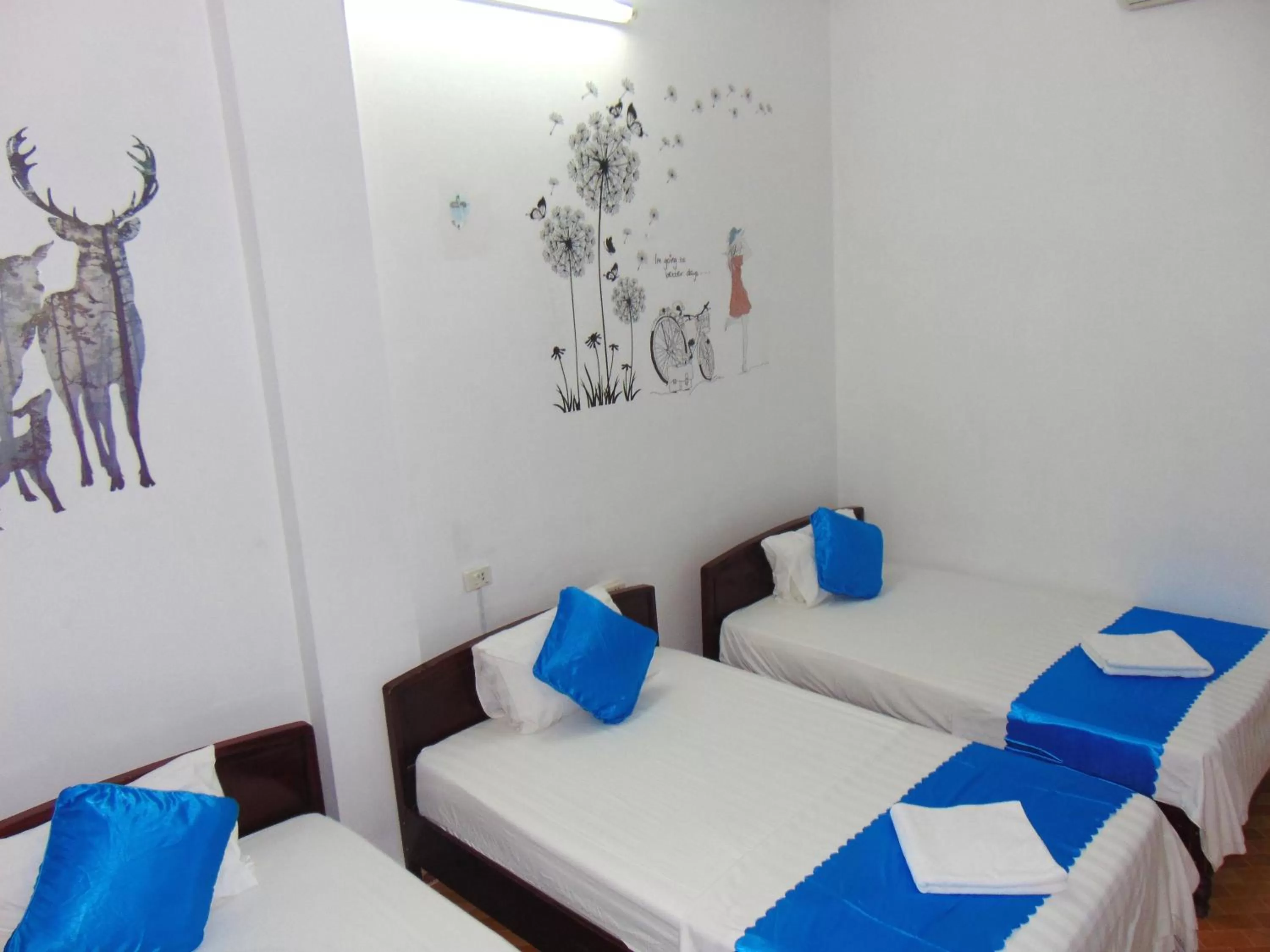 Photo of the whole room, Bed in Alex Ha Long Hotel