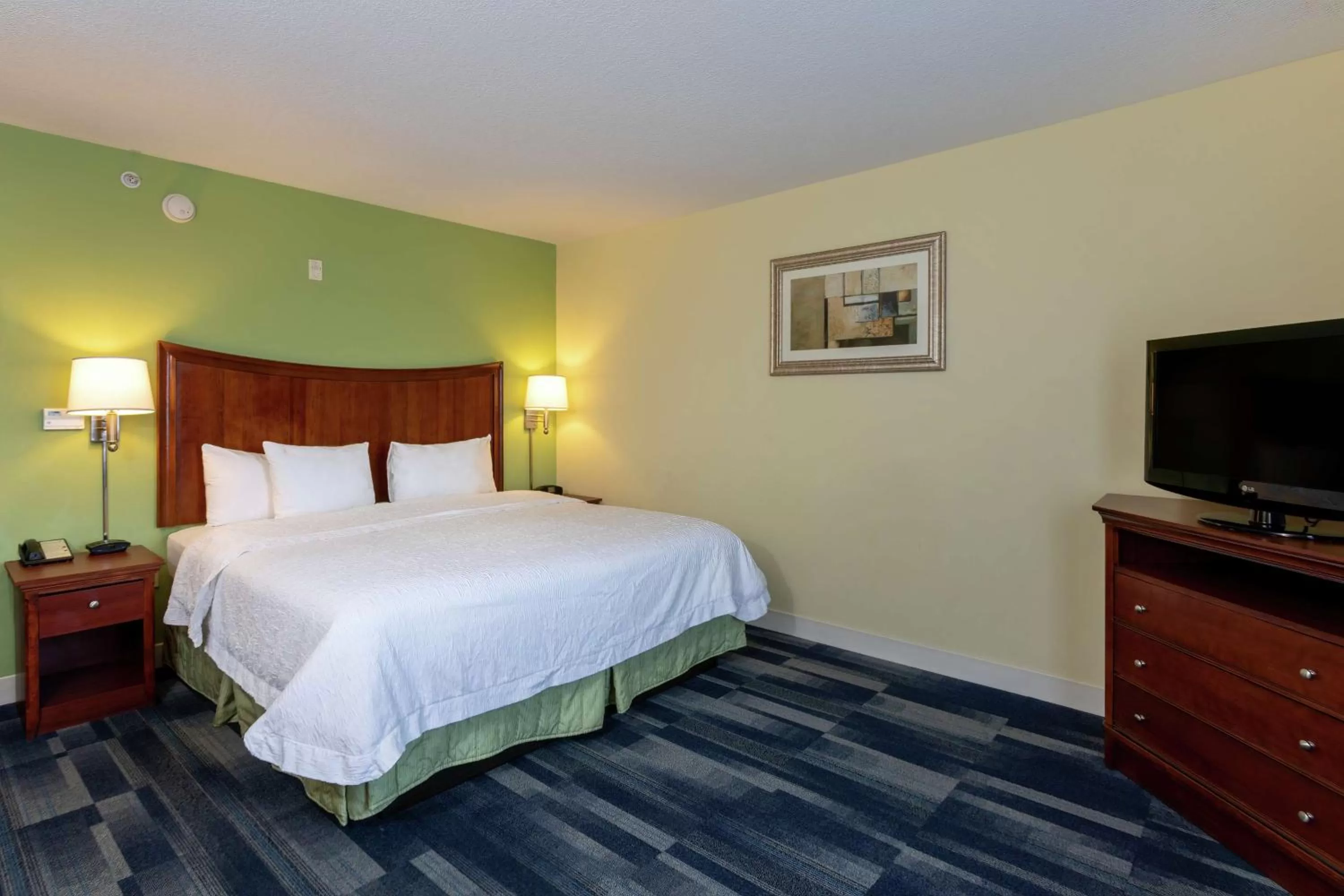 Bedroom, Bed in Hampton Inn & Suites - Fort Pierce
