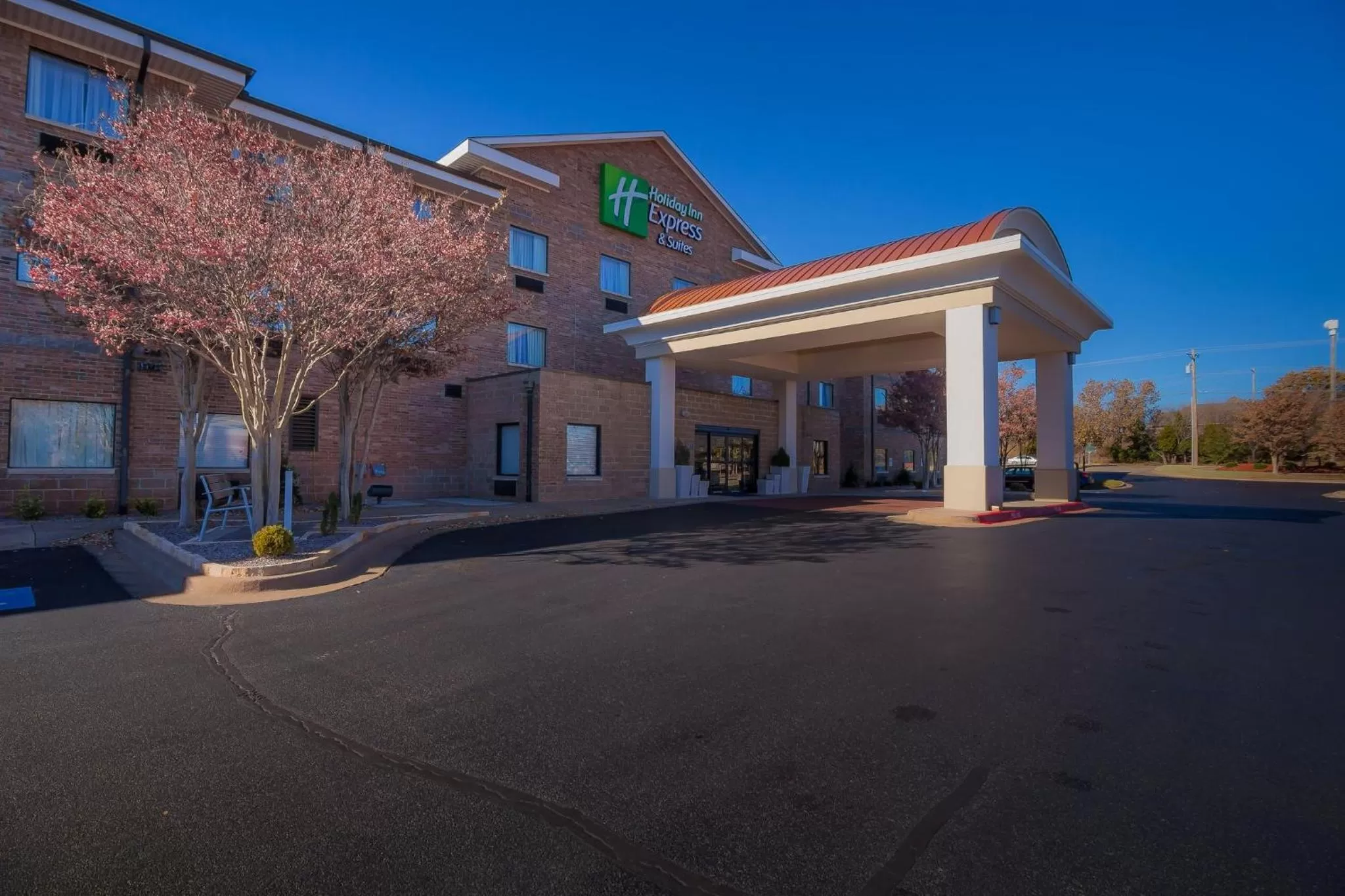 Property building in Holiday Inn Express Hotel & Suites Edmond by IHG