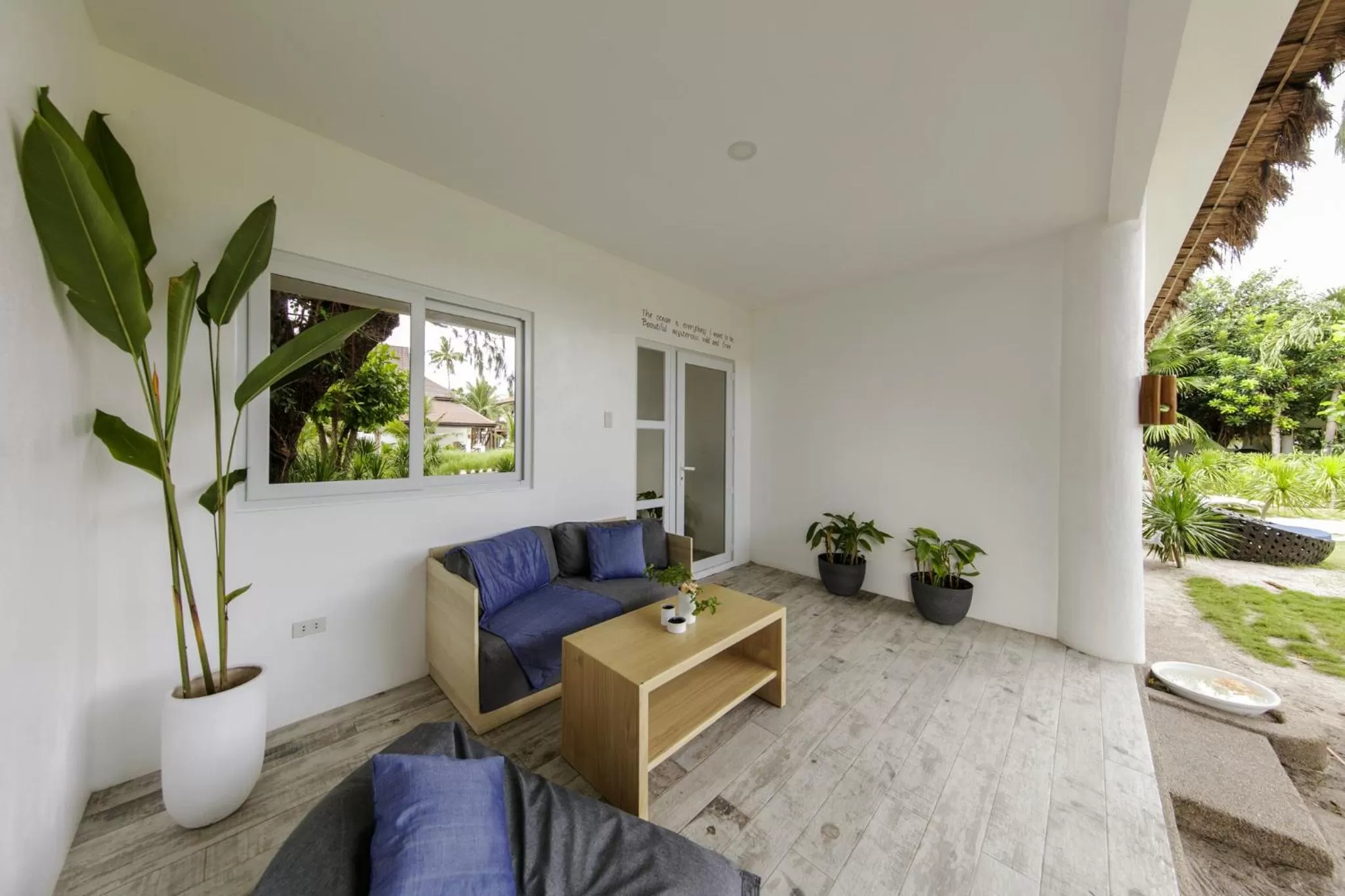 Patio in Ocean Vida Beach and Dive Resort