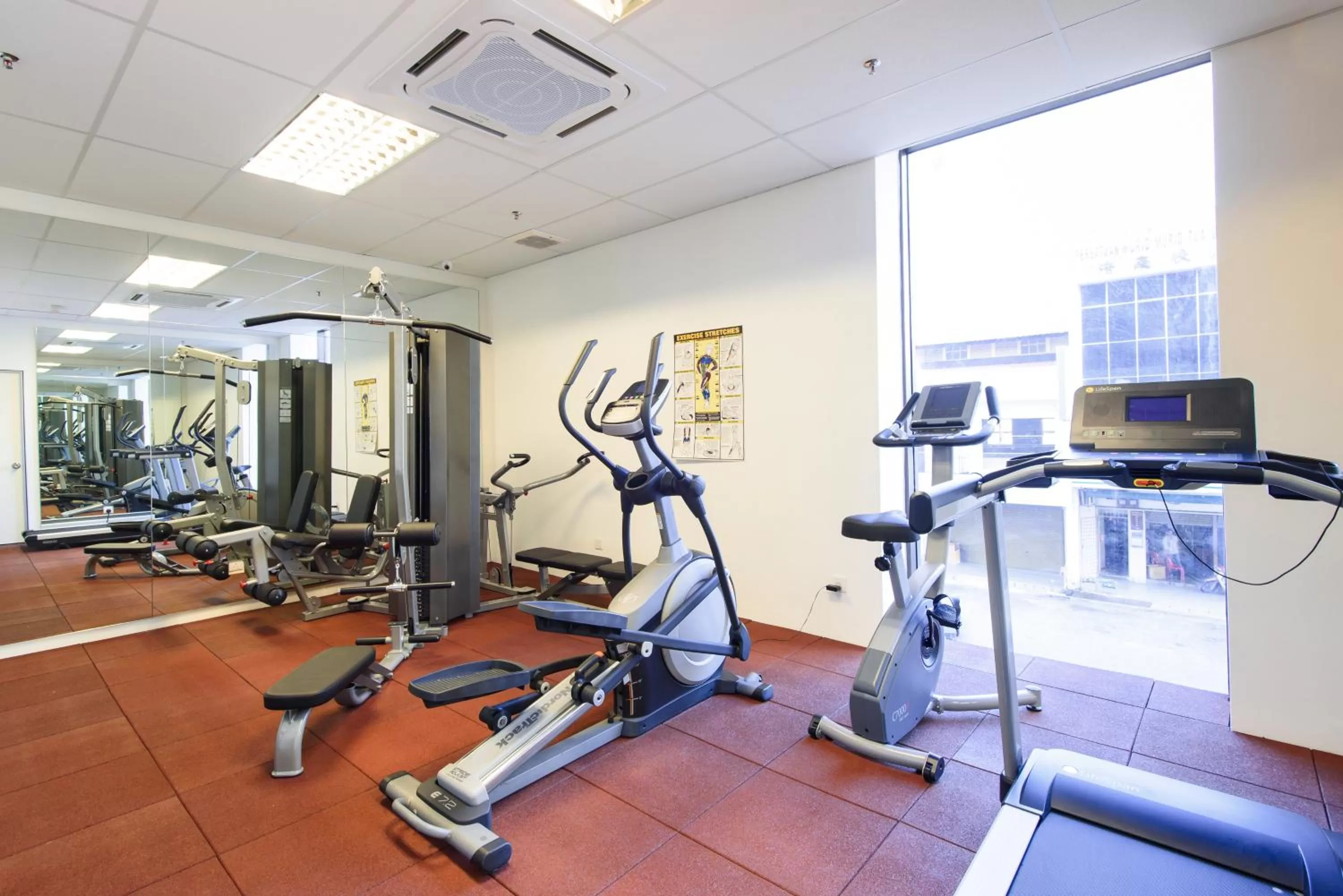 Fitness centre/facilities in MU Hotel