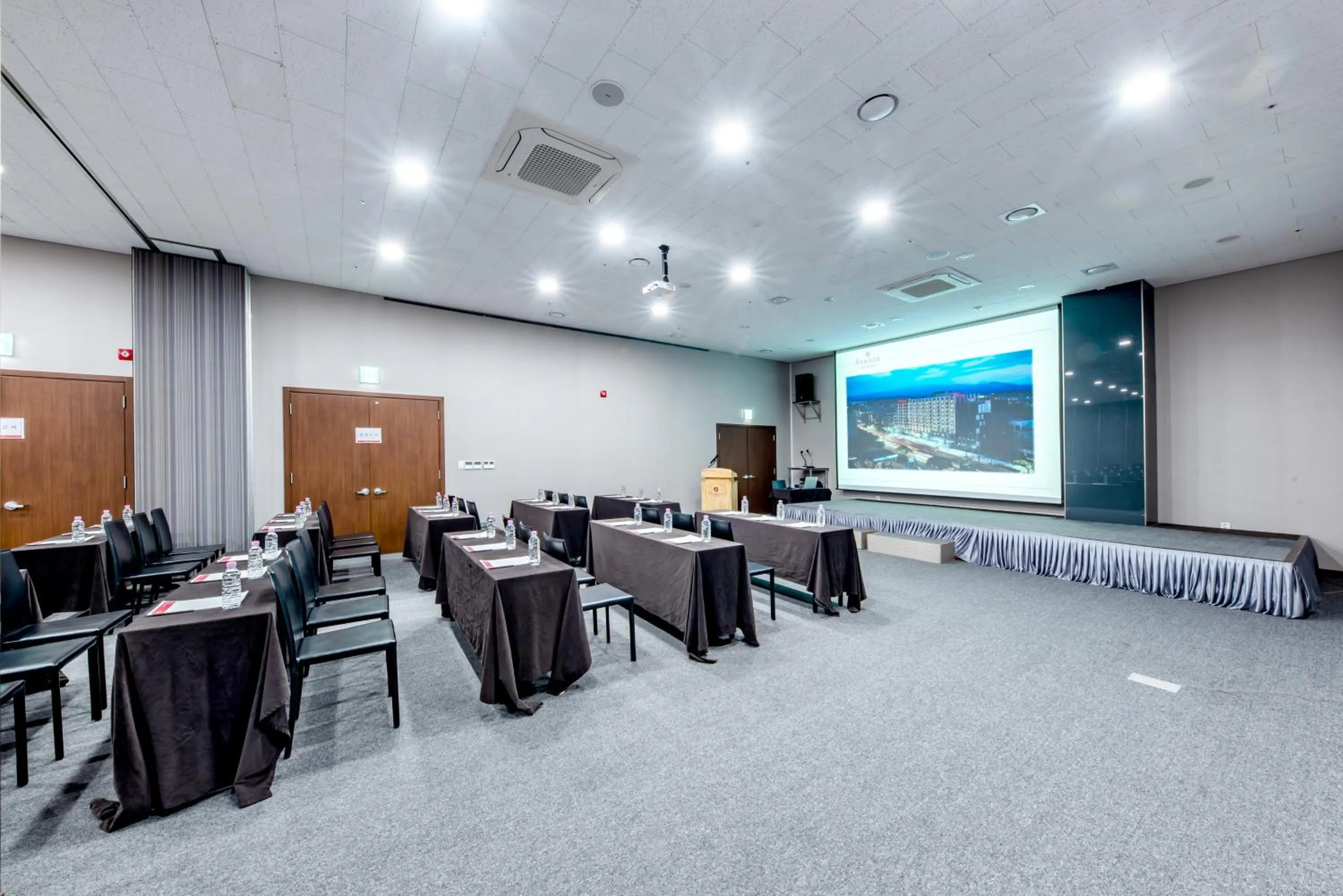 Ramada by Wyndham Jeju City Hall