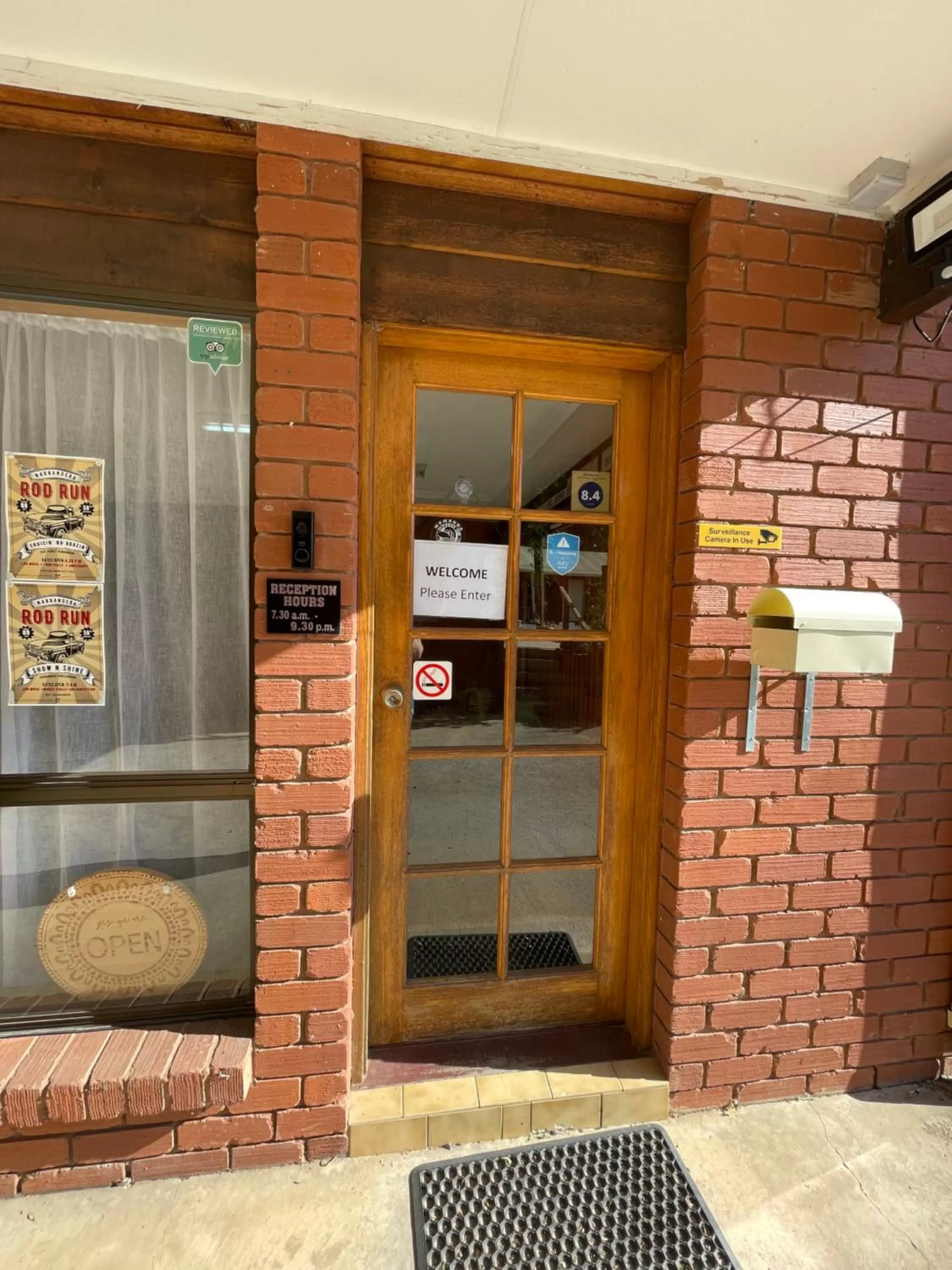 Country Roads Motor Inn