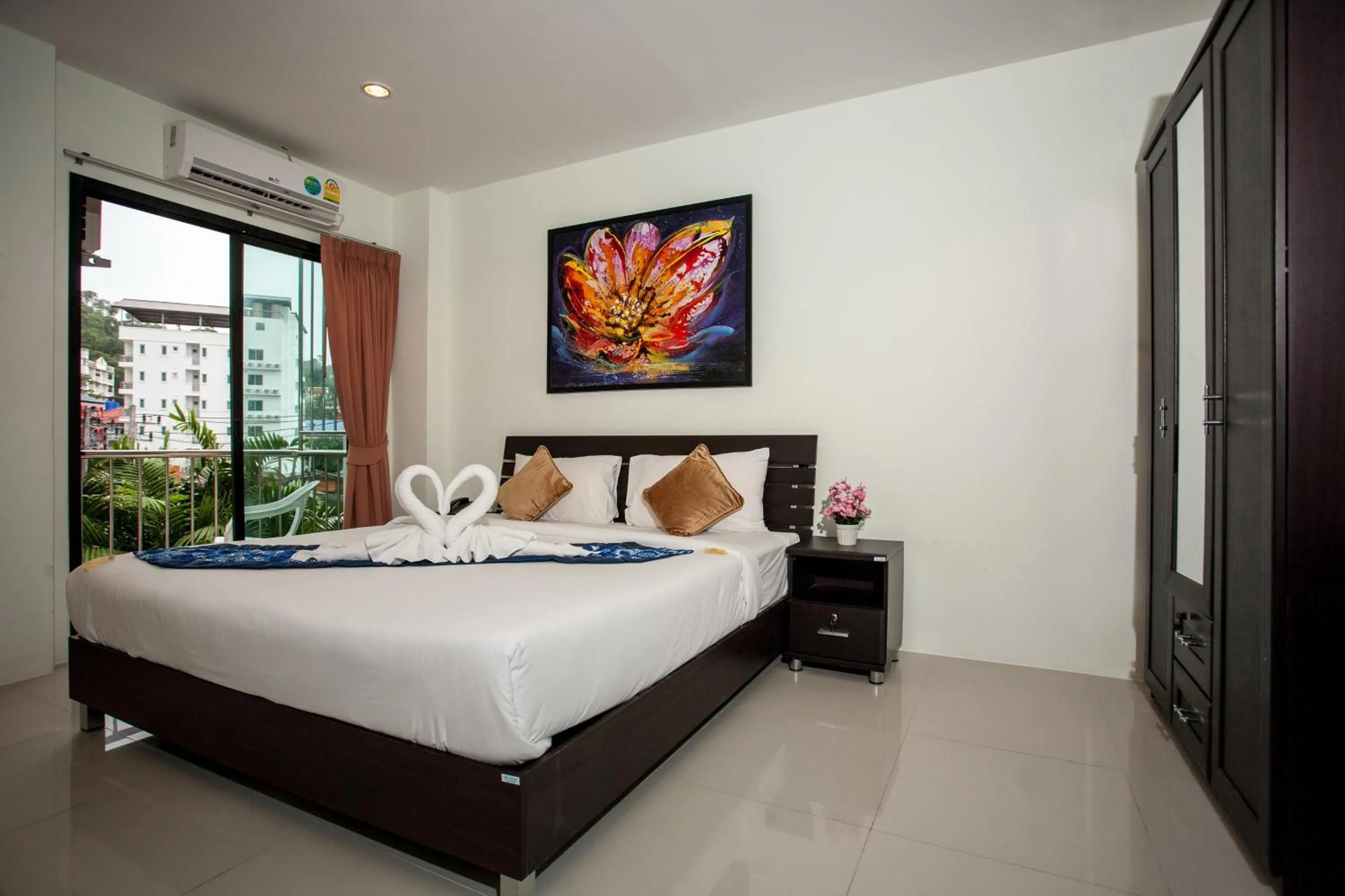 Bed in The Wave Hotel Patong SHA