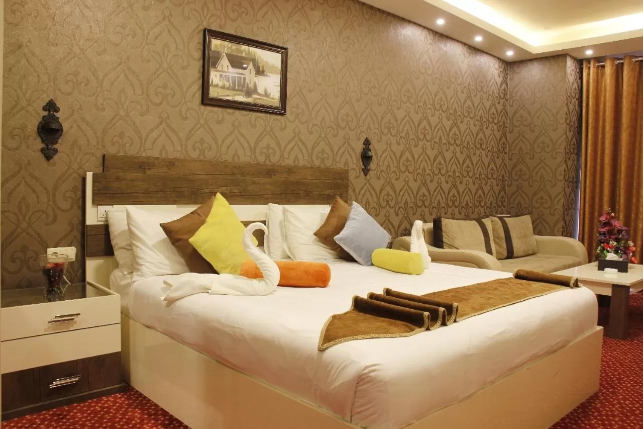 Bedroom, Bed in Balcony Hotel