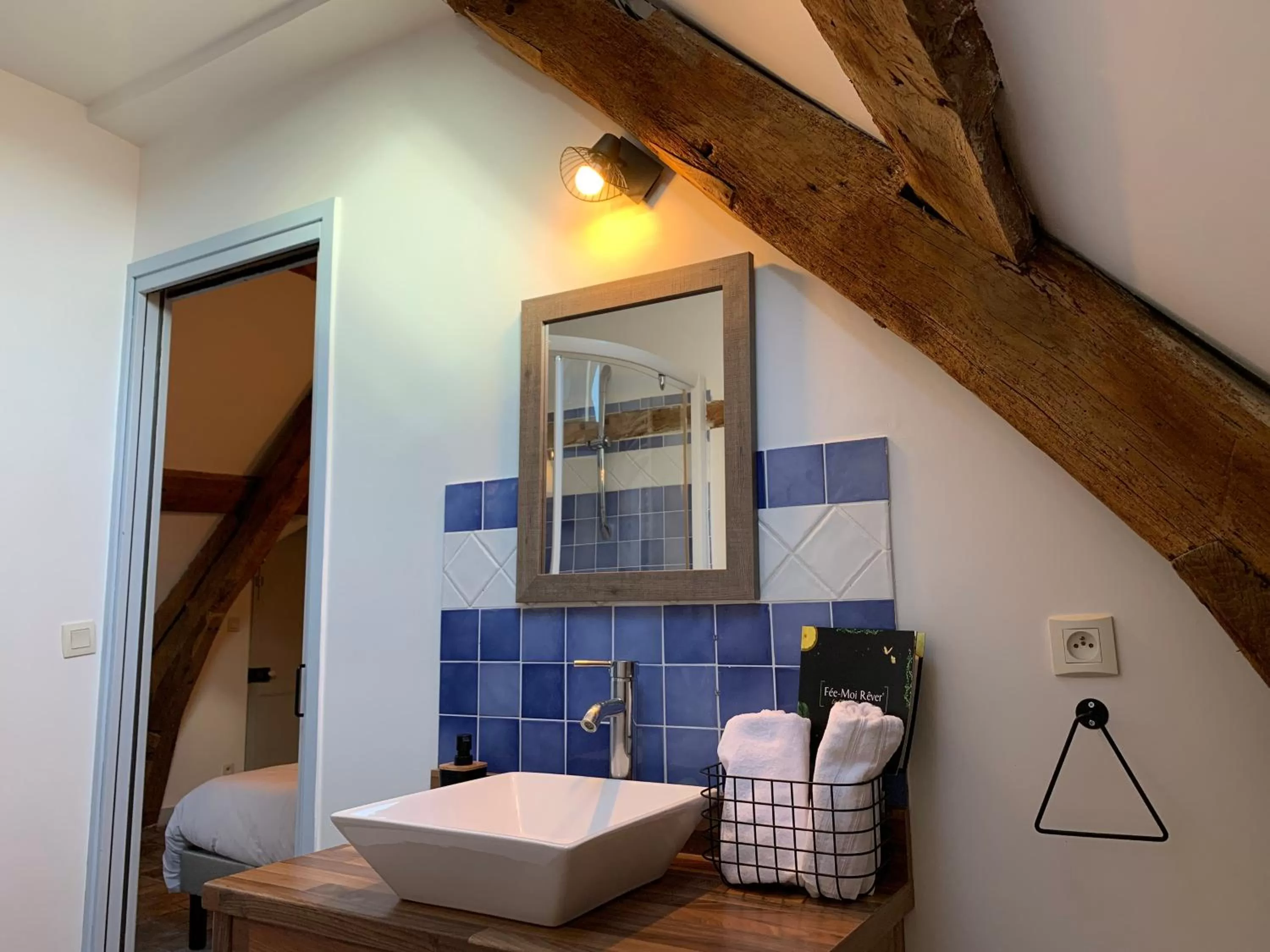 Bathroom in L'Ecole des Demoiselles