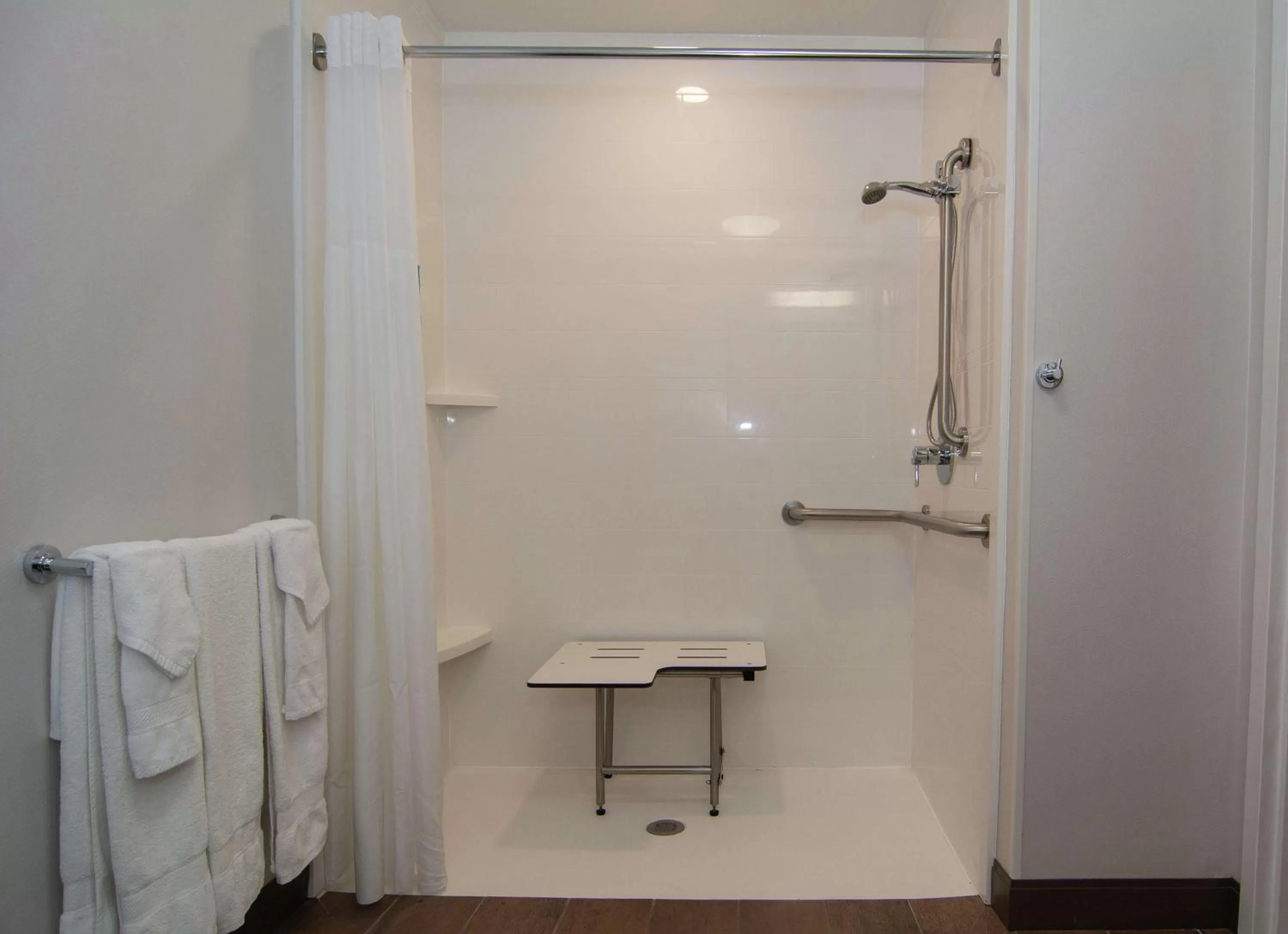 Bathroom in Hampton Inn Summersville